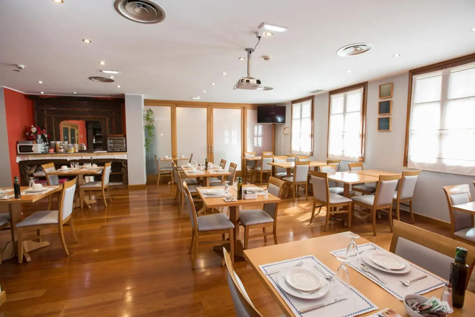 Restaurant/Places to Eat in Hotel El Sella
