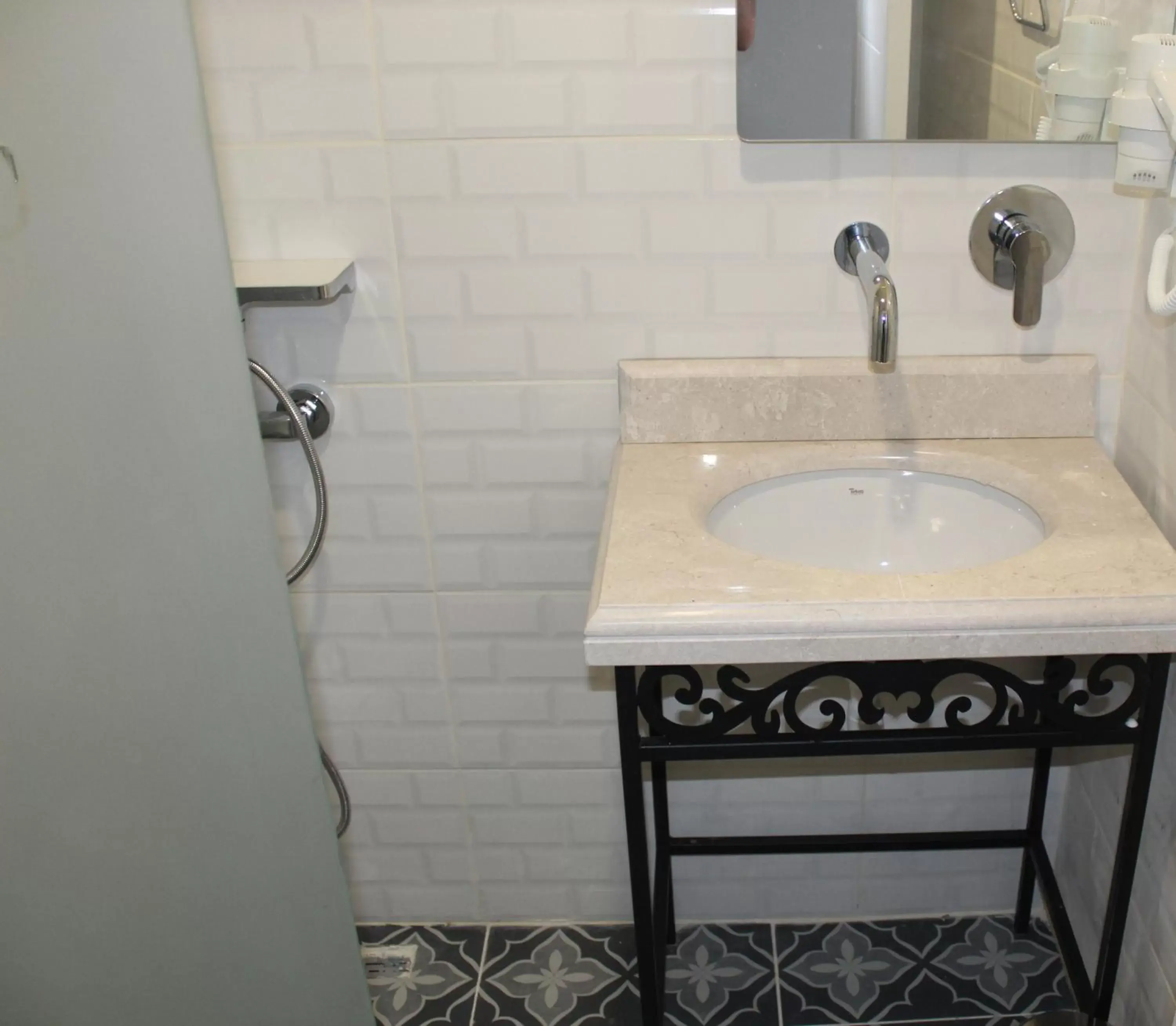 Hot Tub in Good Night Hotel Istanbul Hot Tub in Good Night Hotel Istanbul