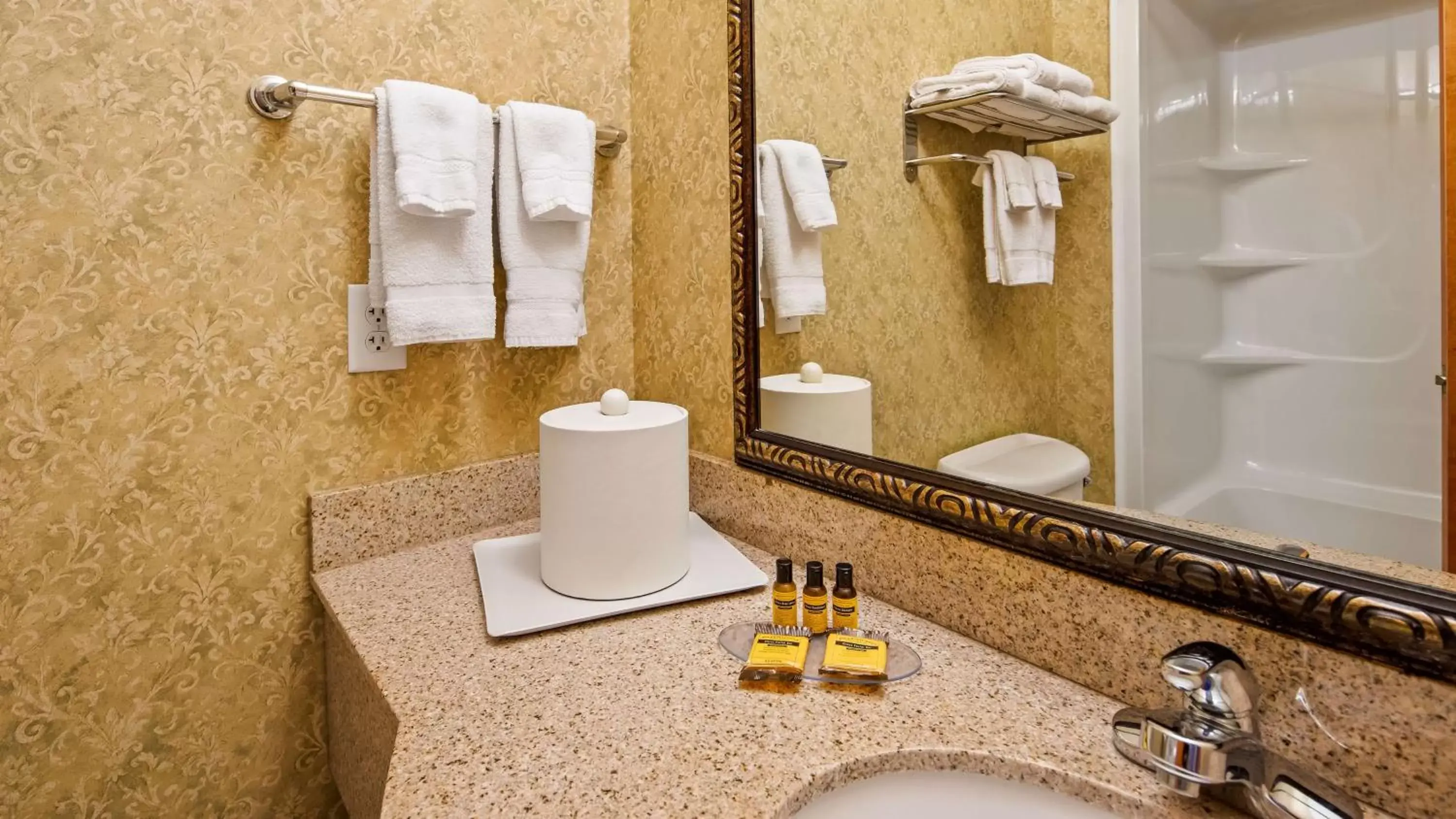 Bathroom in Best Western Plus Bradbury Inn and Suites