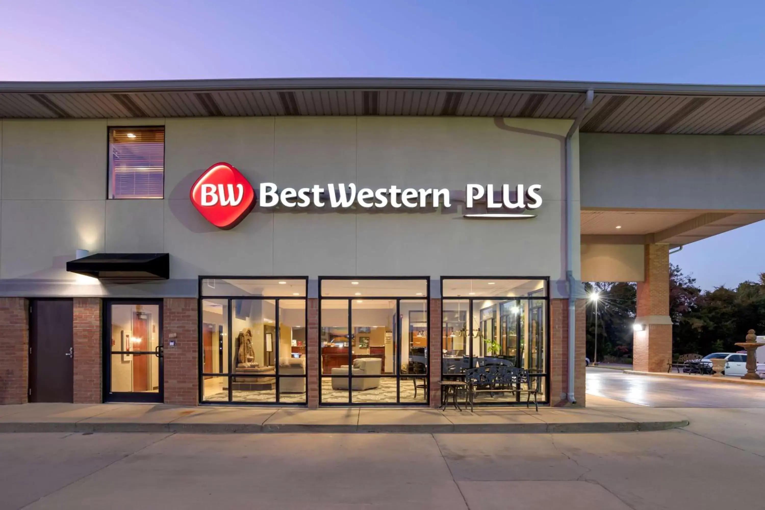 Property building in Best Western Plus Two Rivers Hotel & Suites