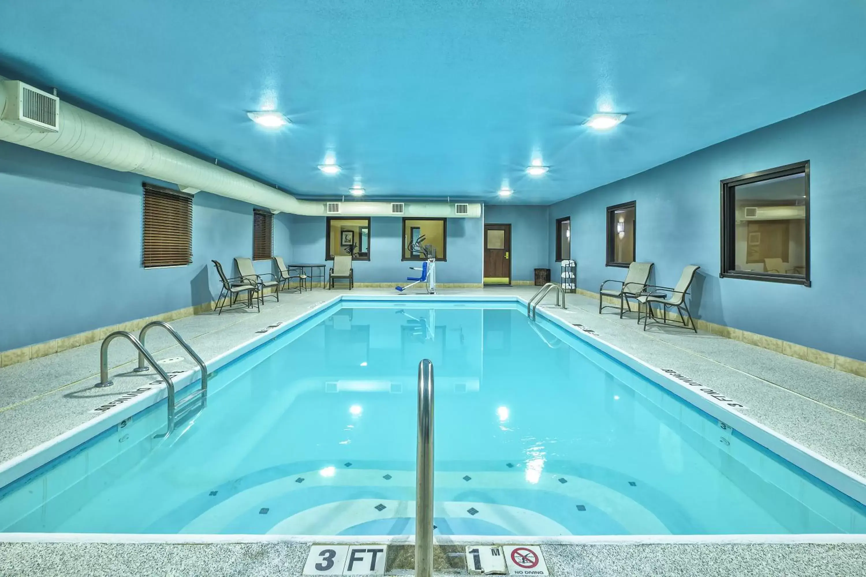 Swimming Pool in Holiday Inn Express Hotel and Suites Marysville, an IHG Hotel