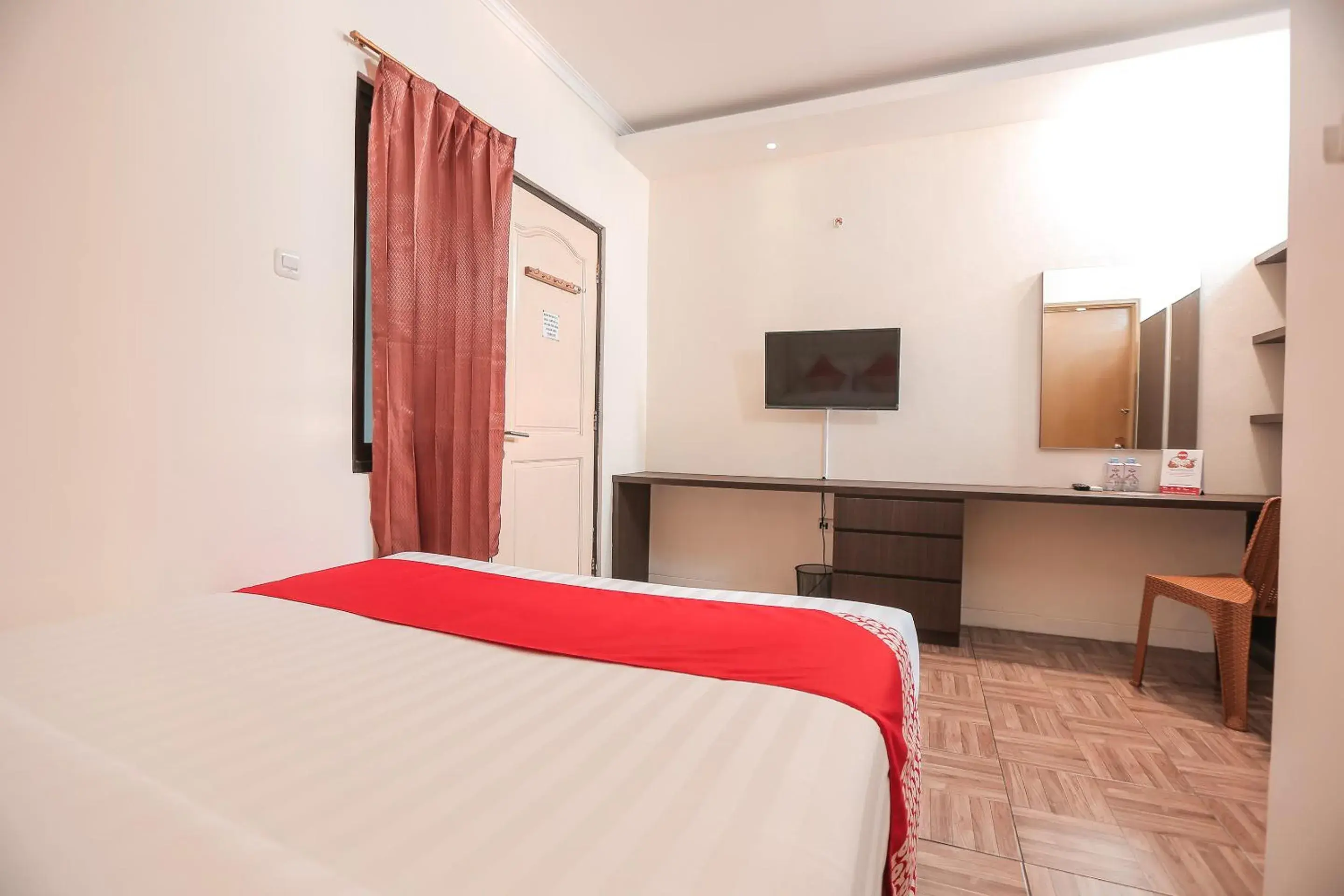 TV and multimedia, Bed in OYO 141 Fatmawati Cozy Residence