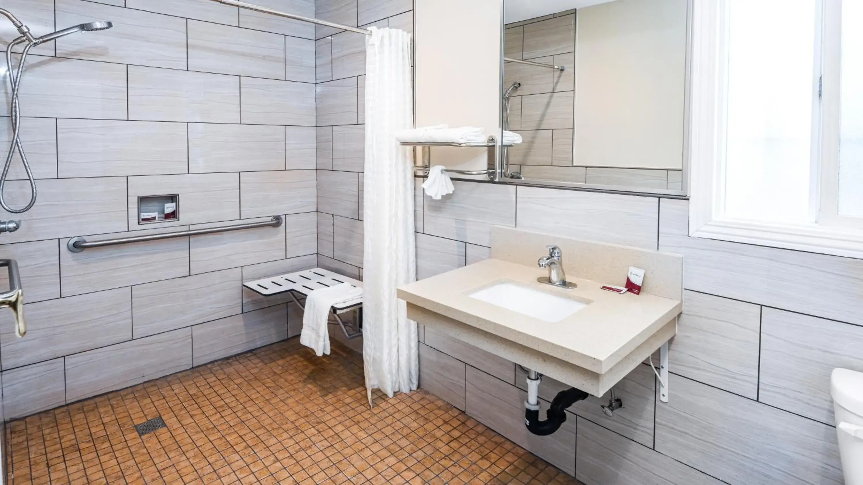 Bathroom in Sea Rock Inn - Long Beach