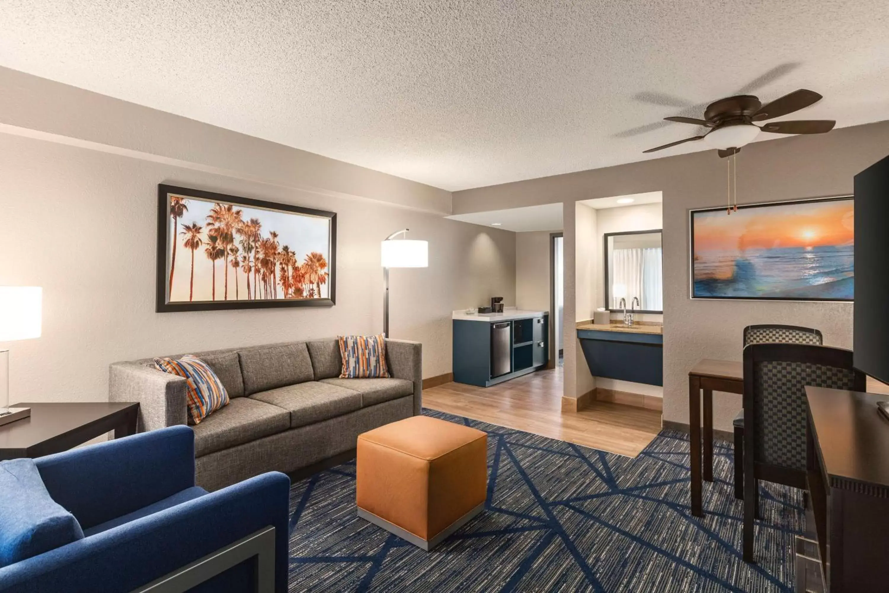 Bedroom, Seating Area in Embassy Suites by Hilton Miami International Airport