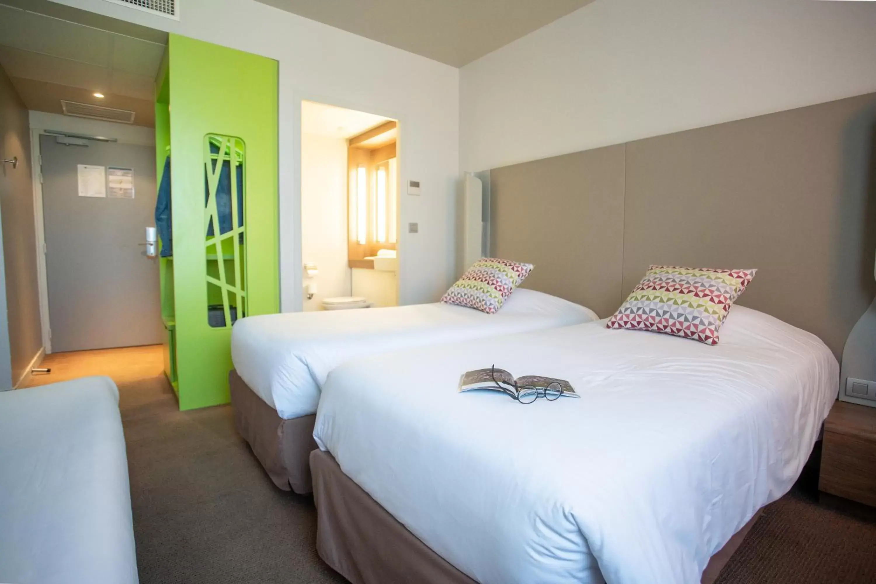 Bedroom, Bed in Campanile Carcassonne Est - La Cité
