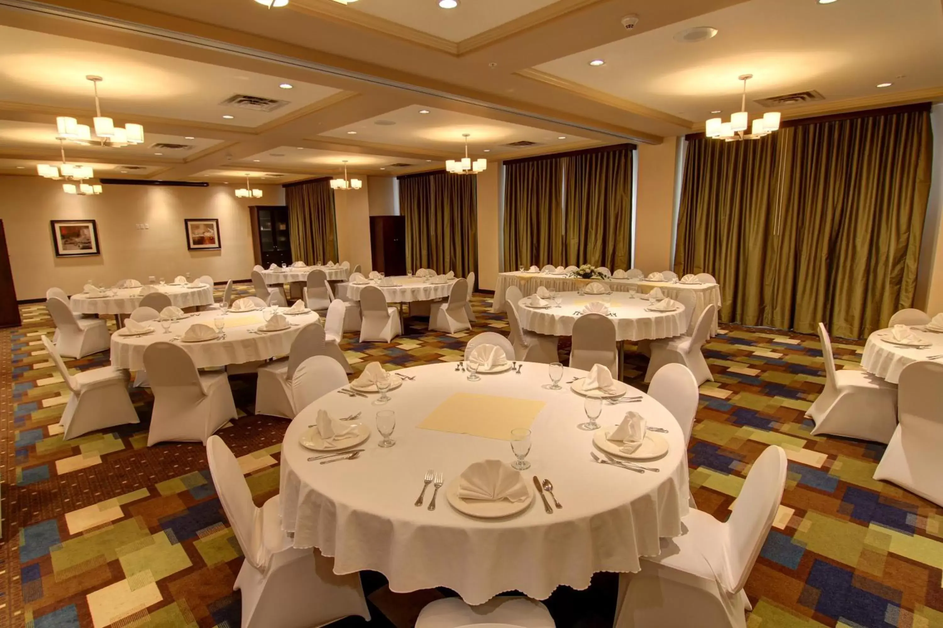 Banquet/Function facilities, Banquet Facilities in Holiday Inn Hotel and Suites-Kamloops, an IHG Hotel