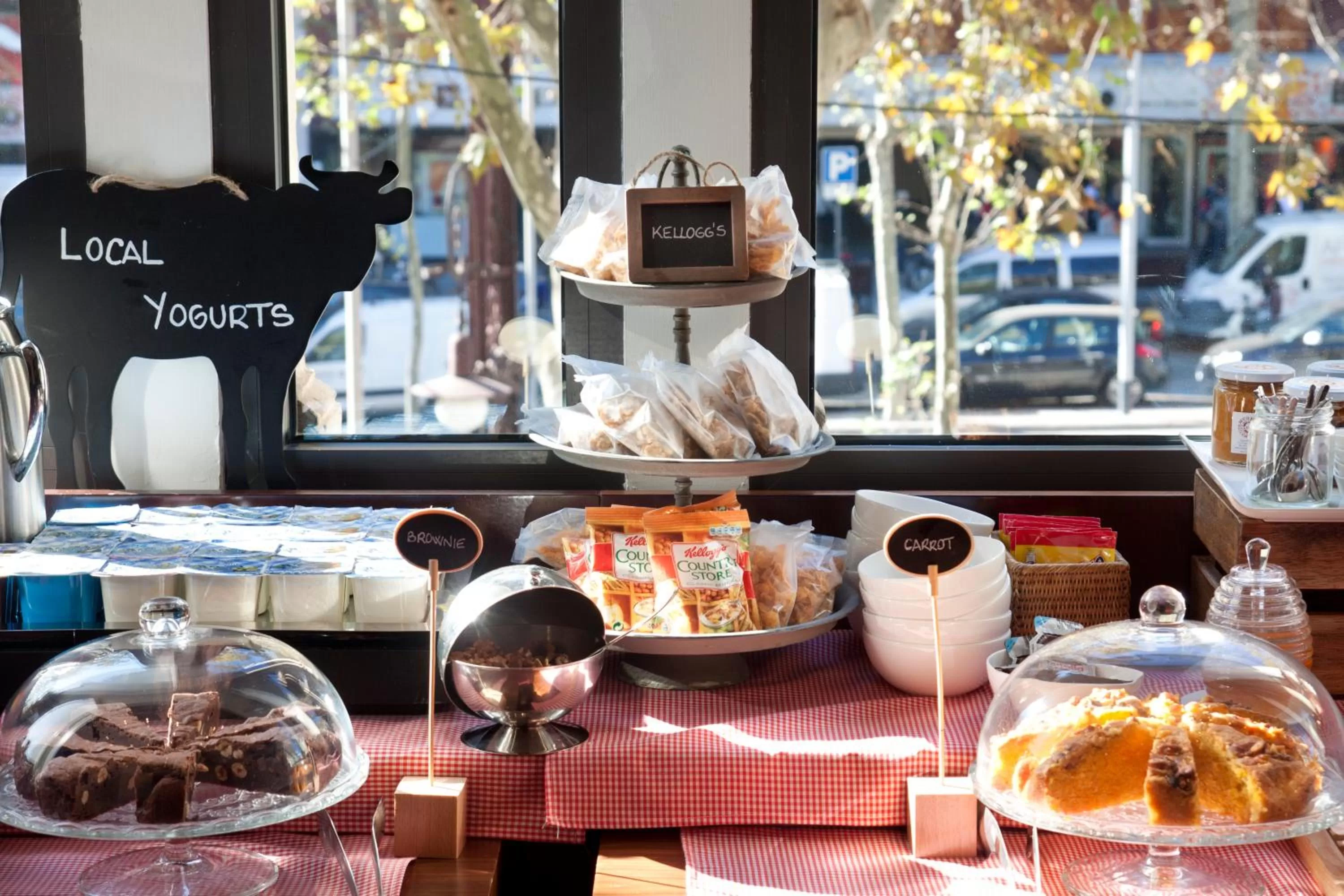 Food in Sixtytwo Hotel