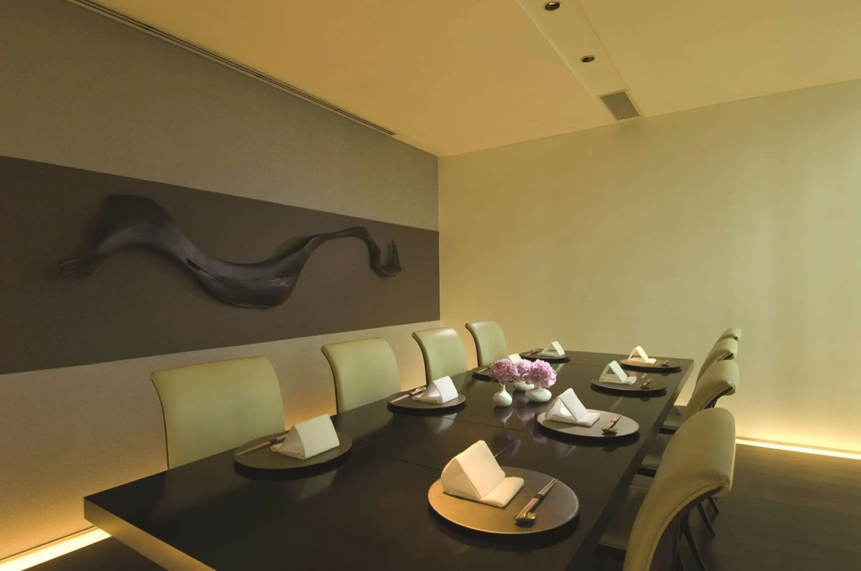 Meeting/conference room, Restaurant/Places to Eat in Conrad Tokyo
