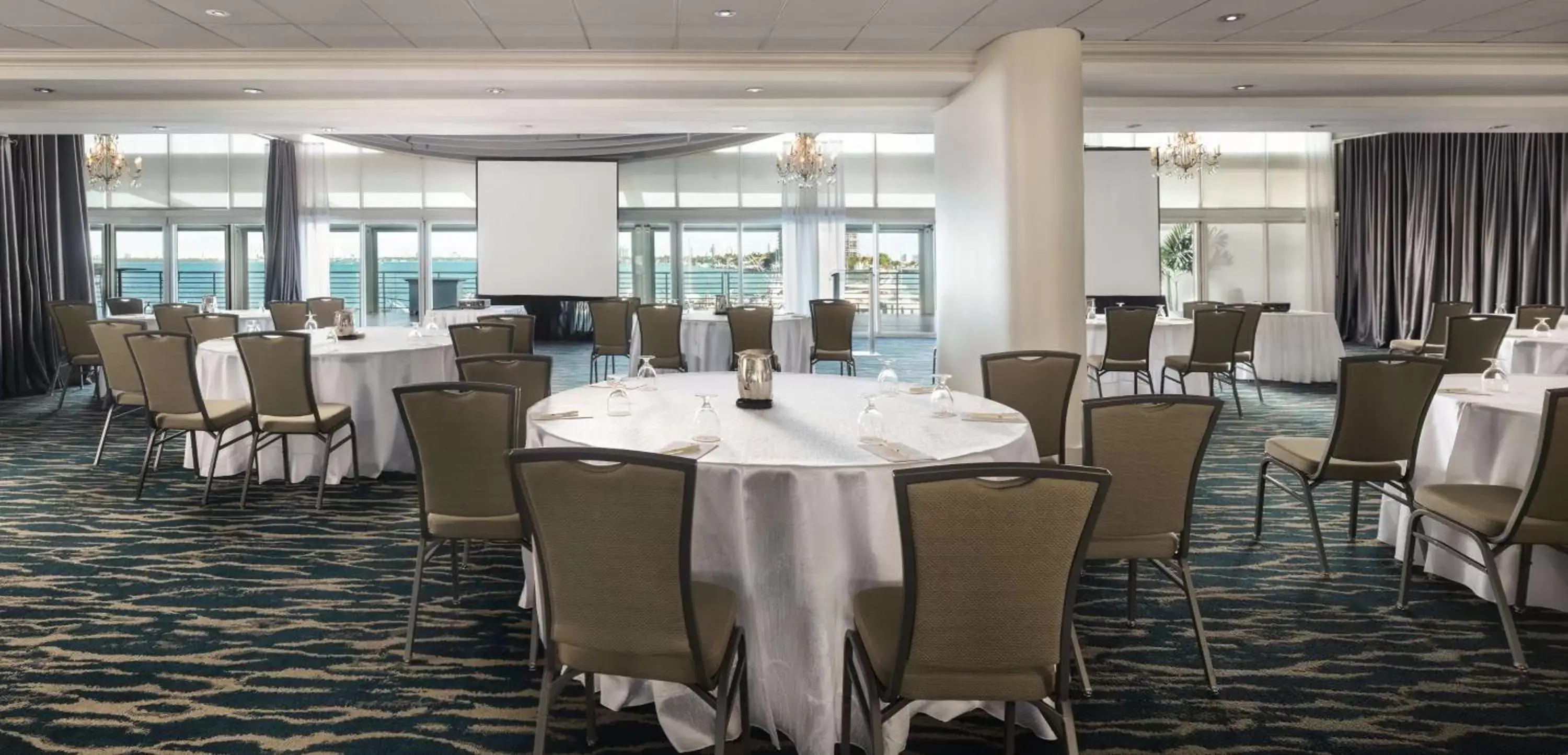 Meeting/conference room, Restaurant/Places to Eat in DoubleTree by Hilton Grand Hotel Biscayne Bay