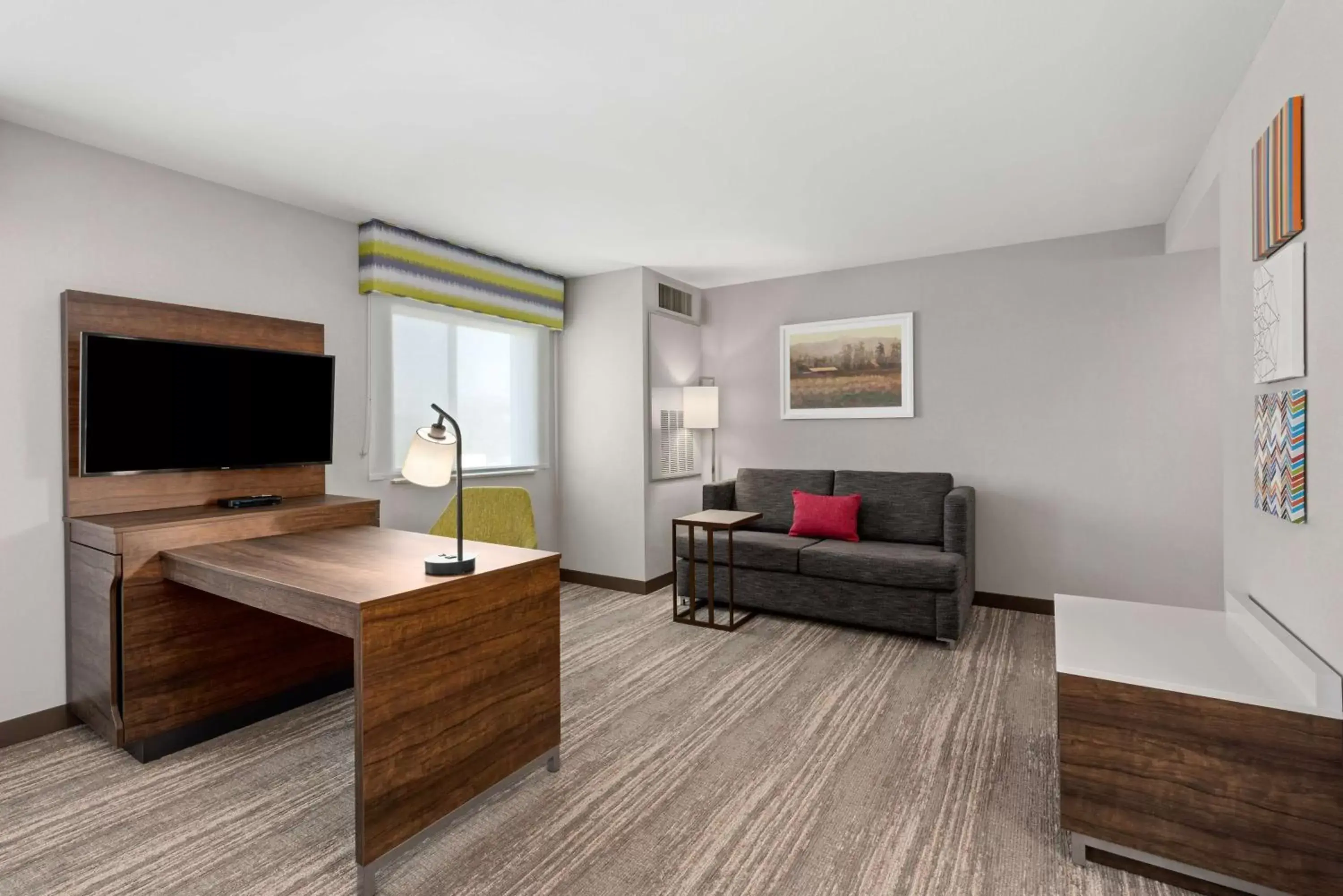 Bedroom, Seating Area in Hampton Inn & Suites Burlington
