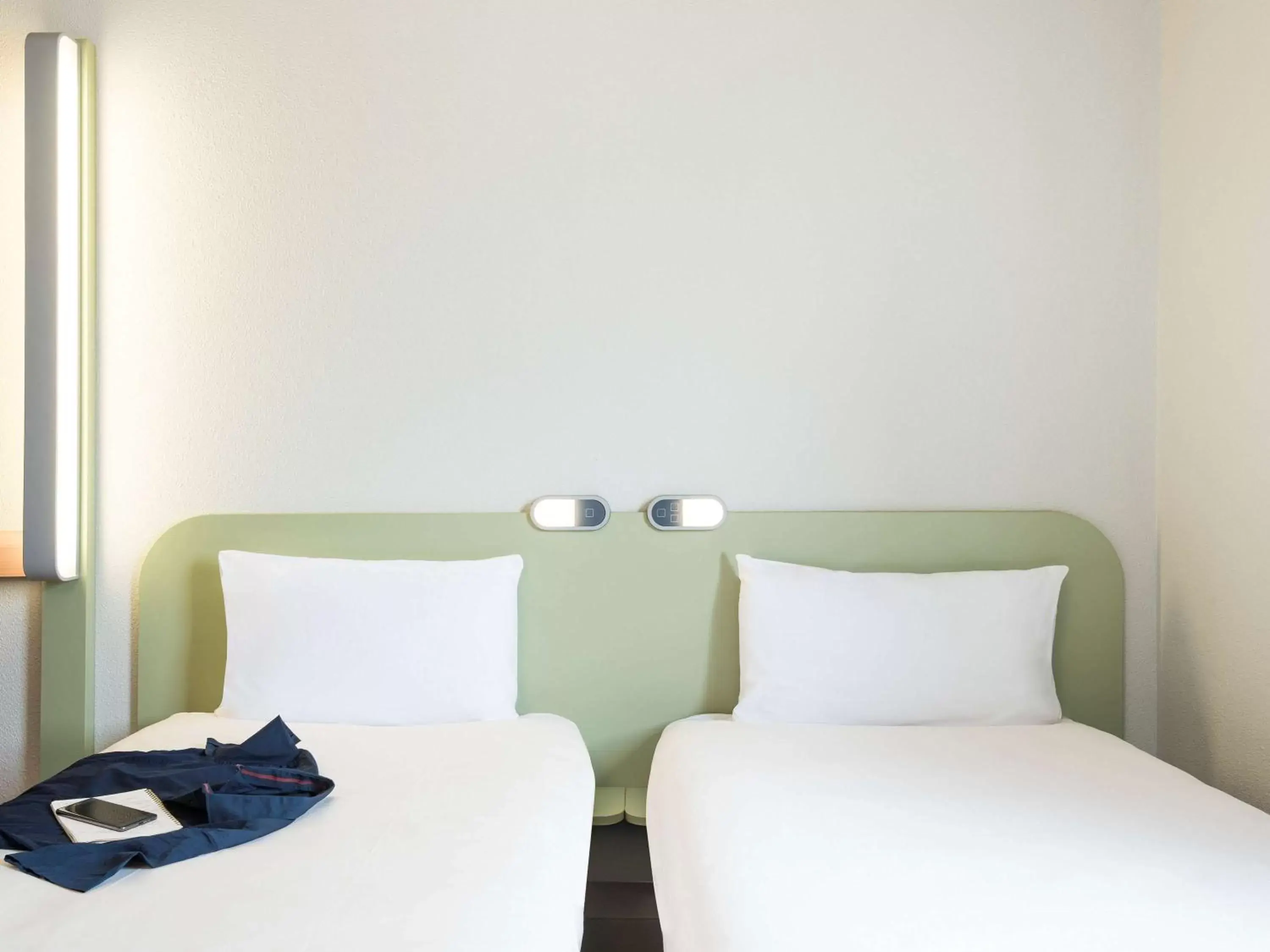 Photo of the whole room, Bed in ibis budget Caen Porte de Bretagne