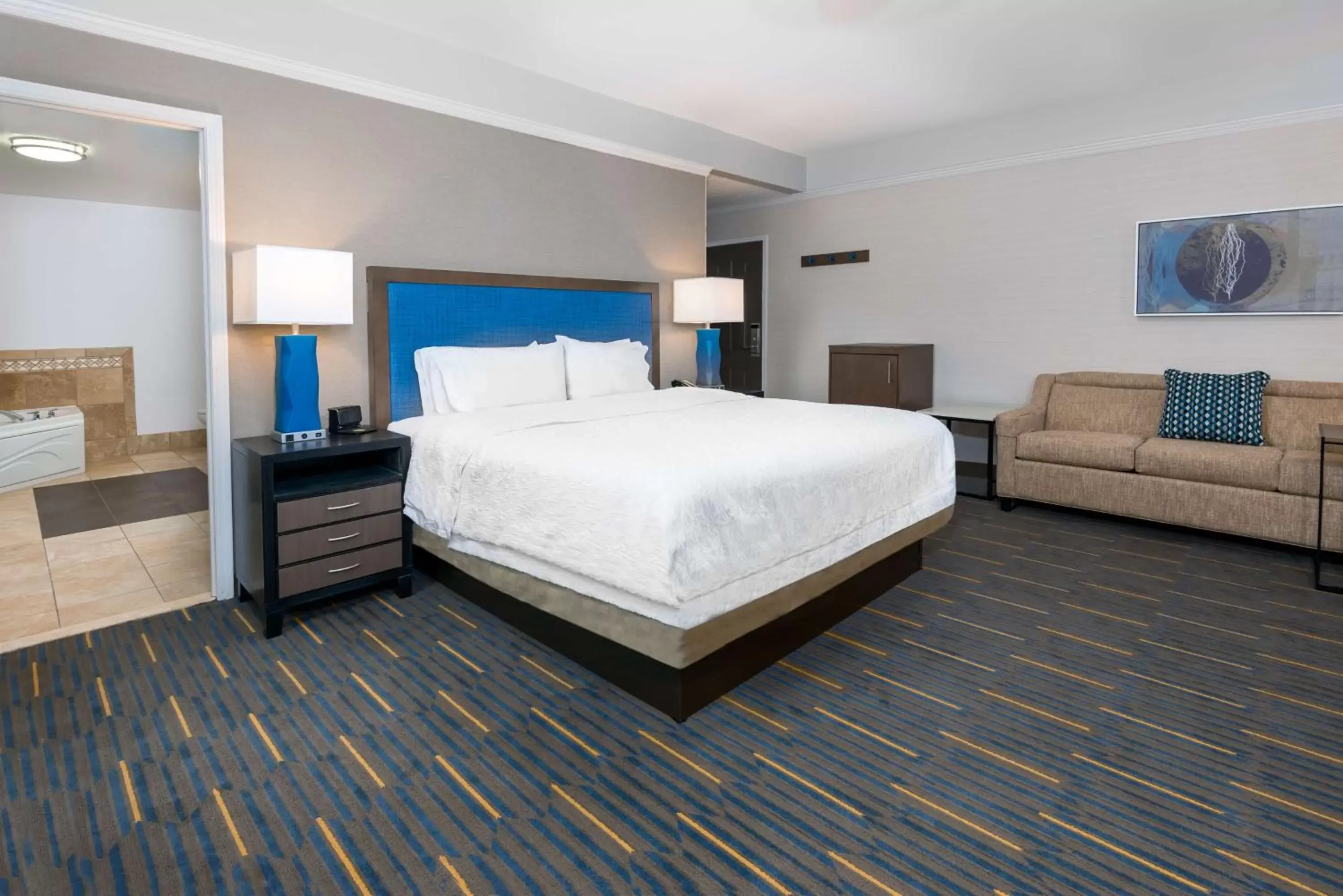 Bed in Hampton Inn & Suites Buffalo/Downtown