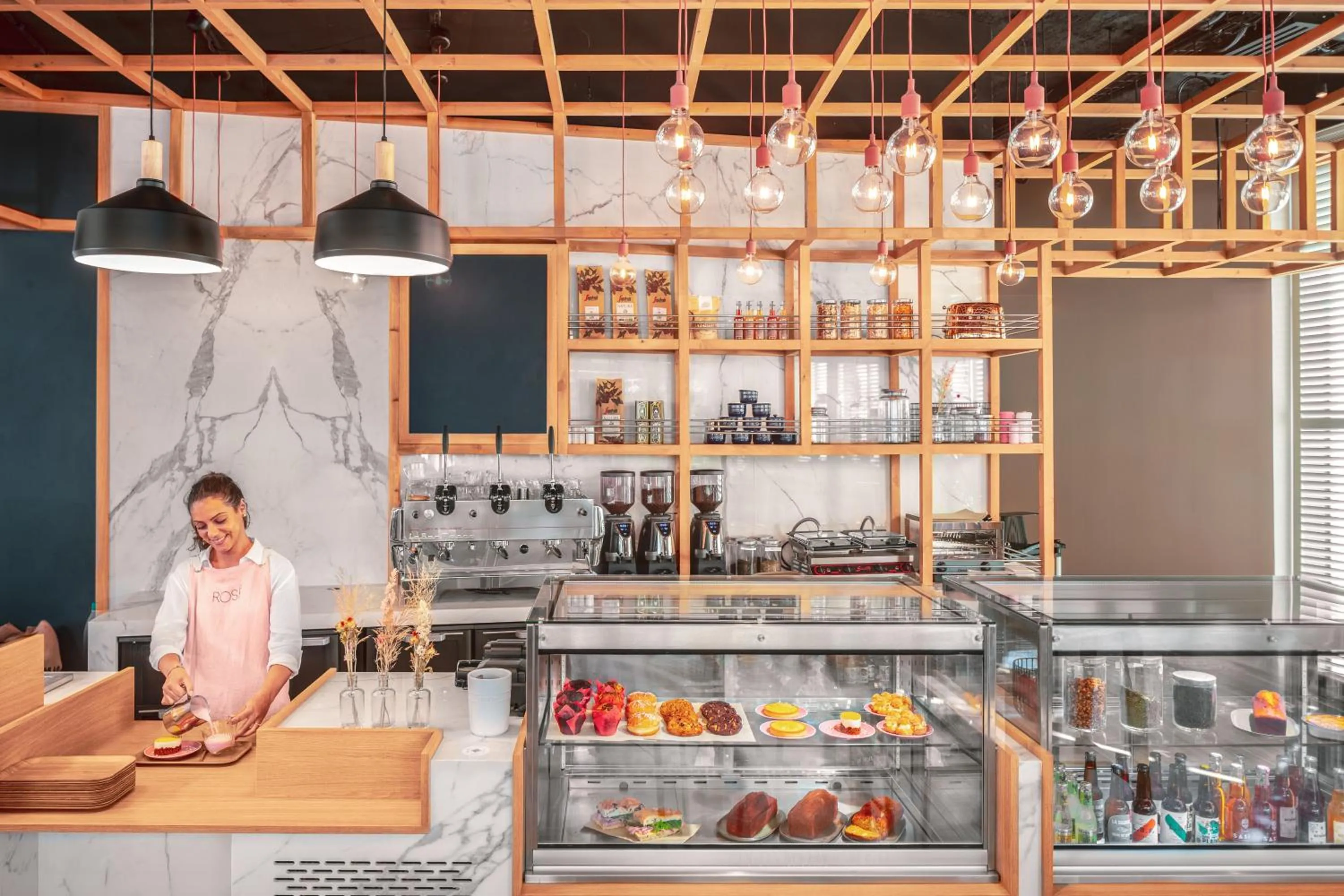 Restaurant/places to eat in Novotel Paris Porte Versailles