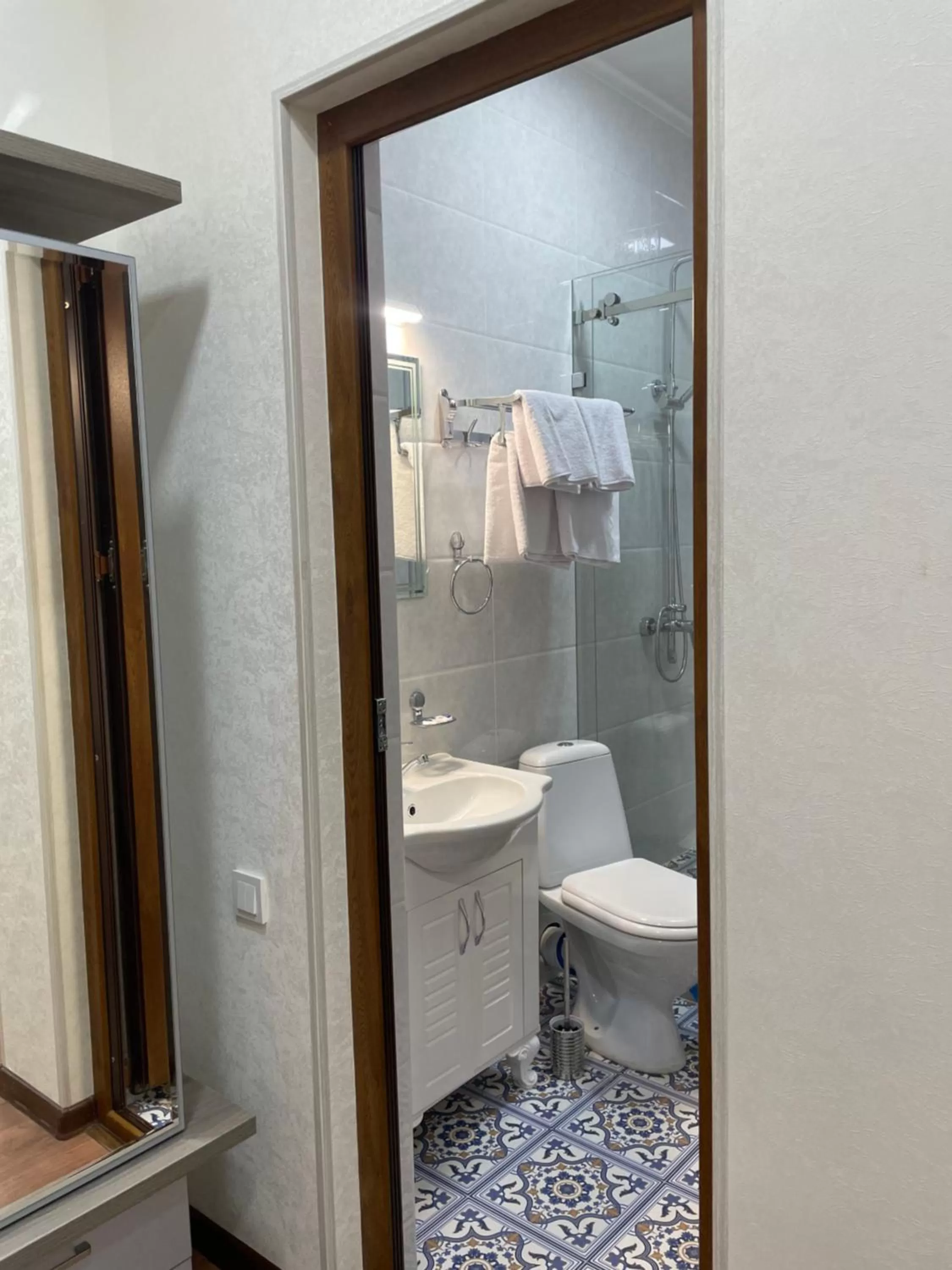 Bathroom in Registon Saroy Hotel