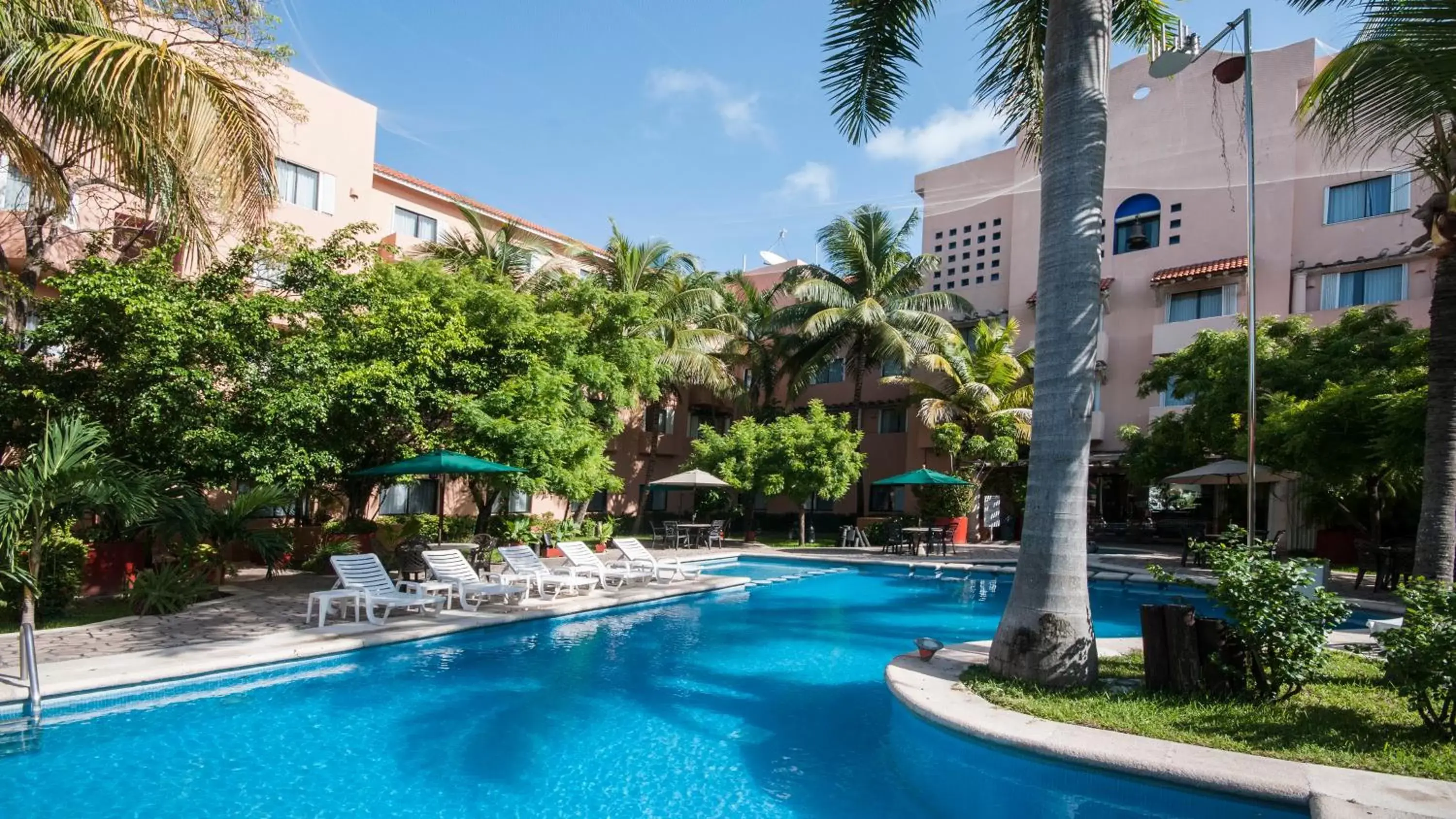 Swimming Pool in Holiday Inn Ciudad Del Carmen, an IHG Hotel