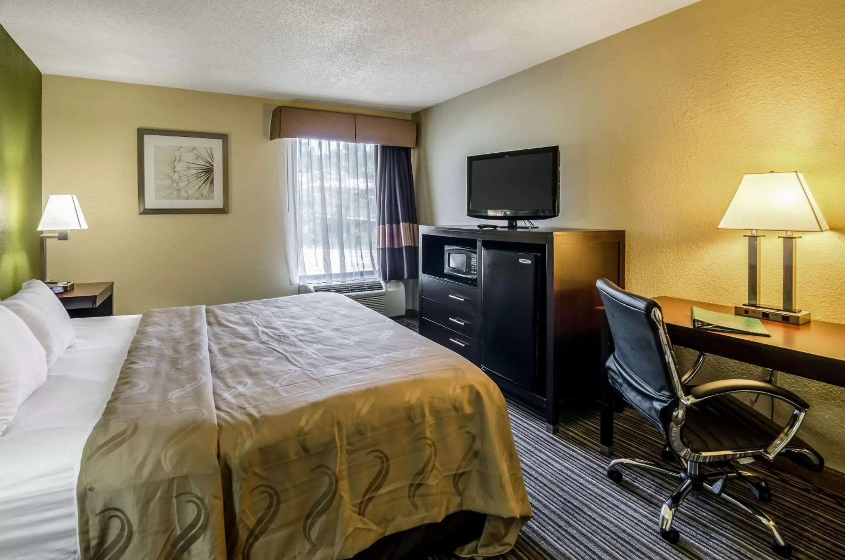 Photo of the whole room, TV/Entertainment Center in Quality Inn & Suites Wytheville