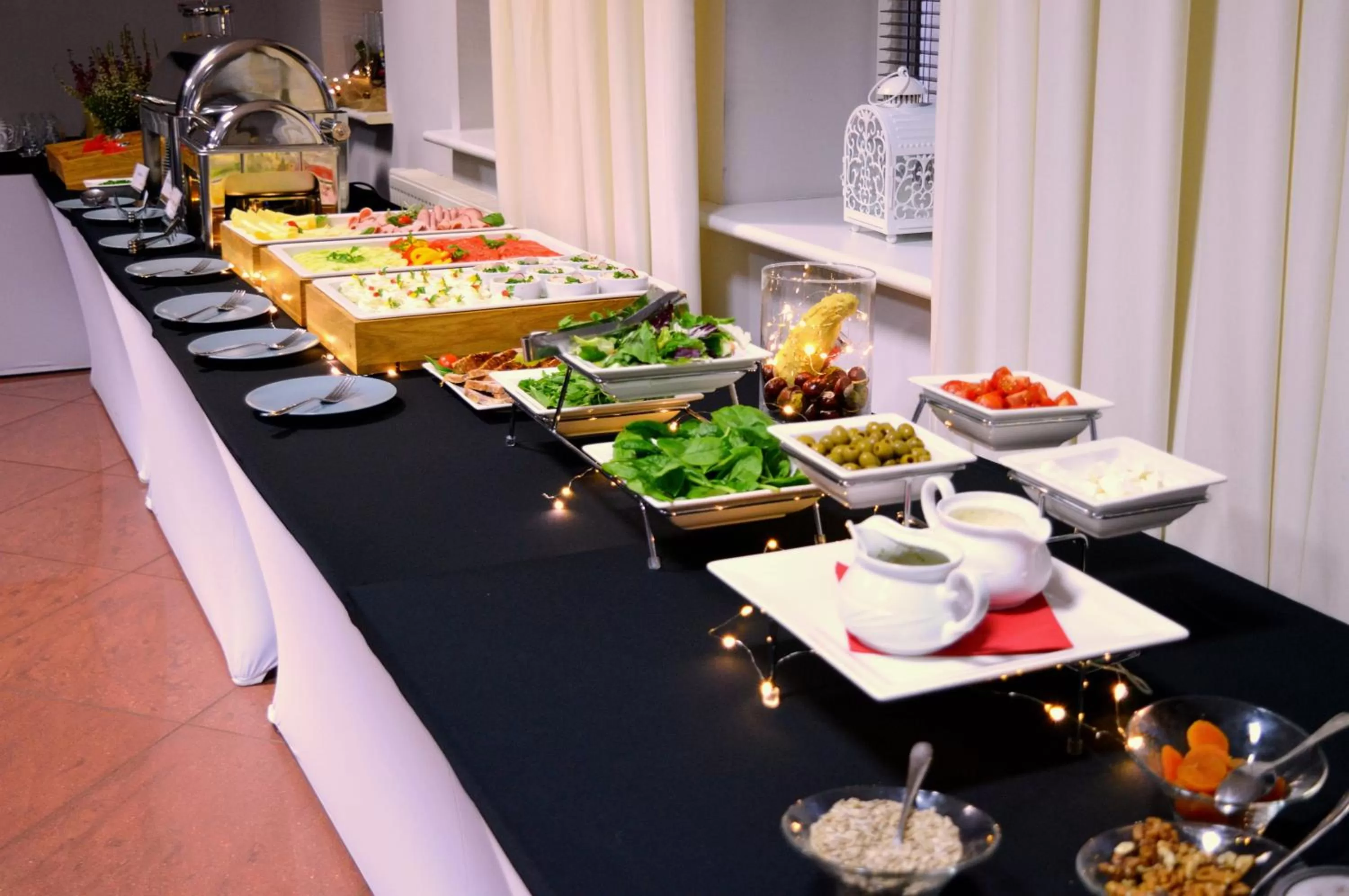 Breakfast in Tailor Hotel Sport & Conference