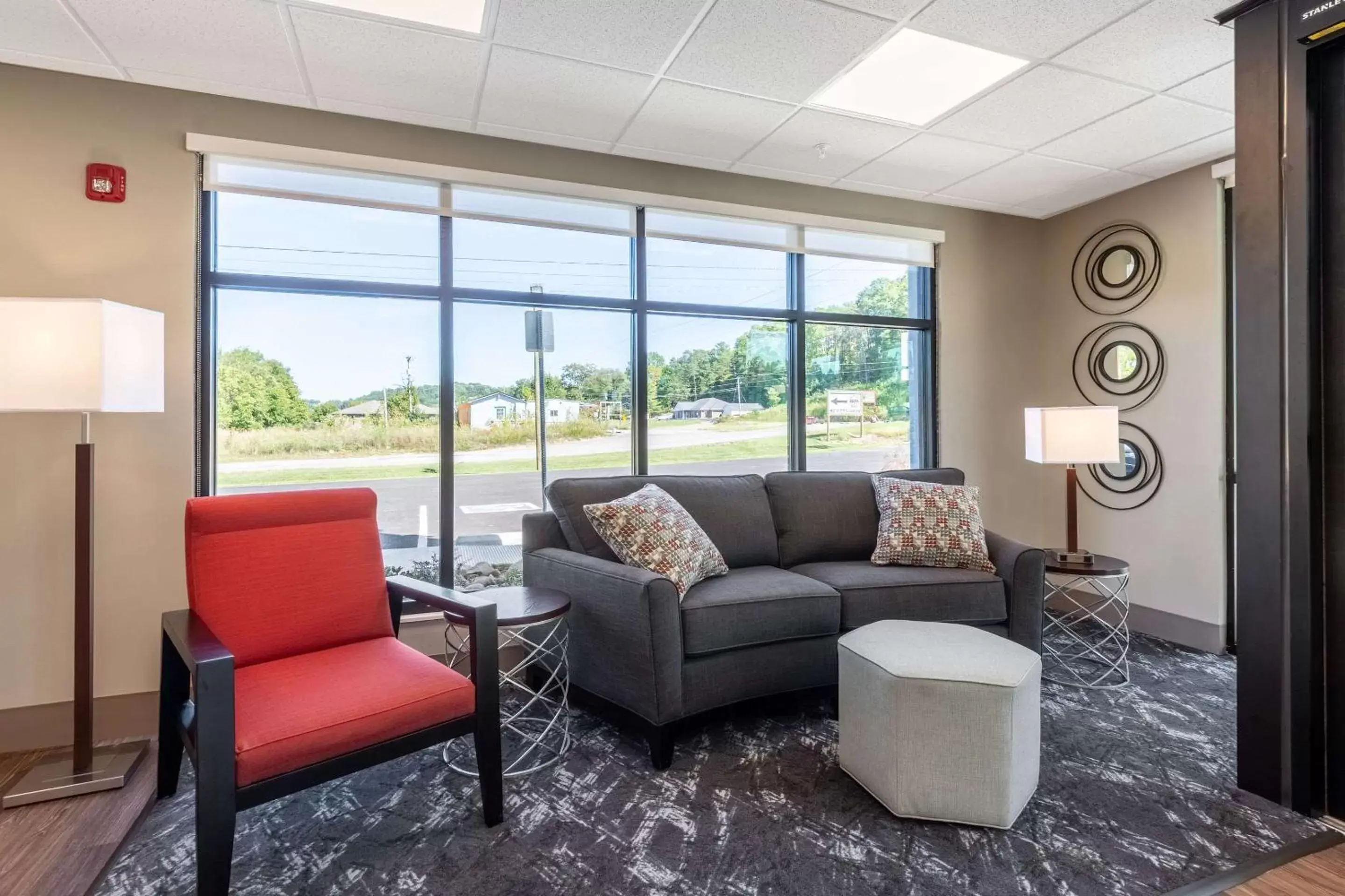 Lobby or reception, Seating Area in Econo Lodge