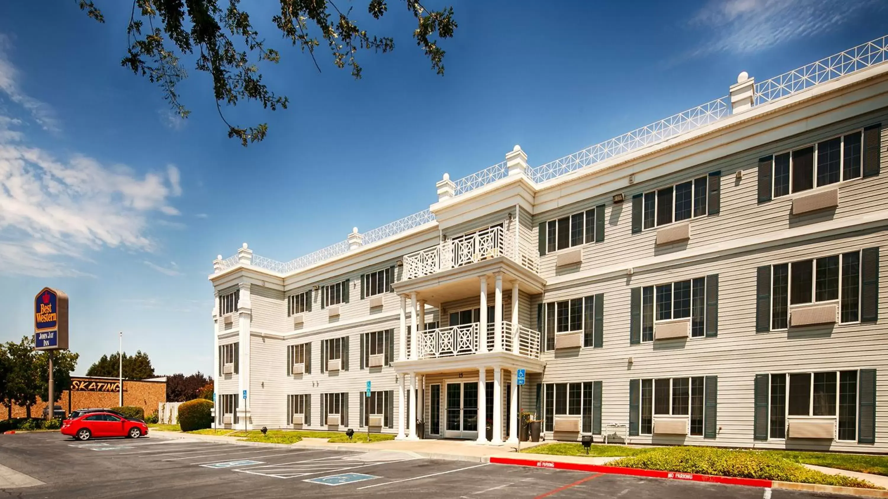 Facade/entrance, Property Building in Best Western Capital City Inn