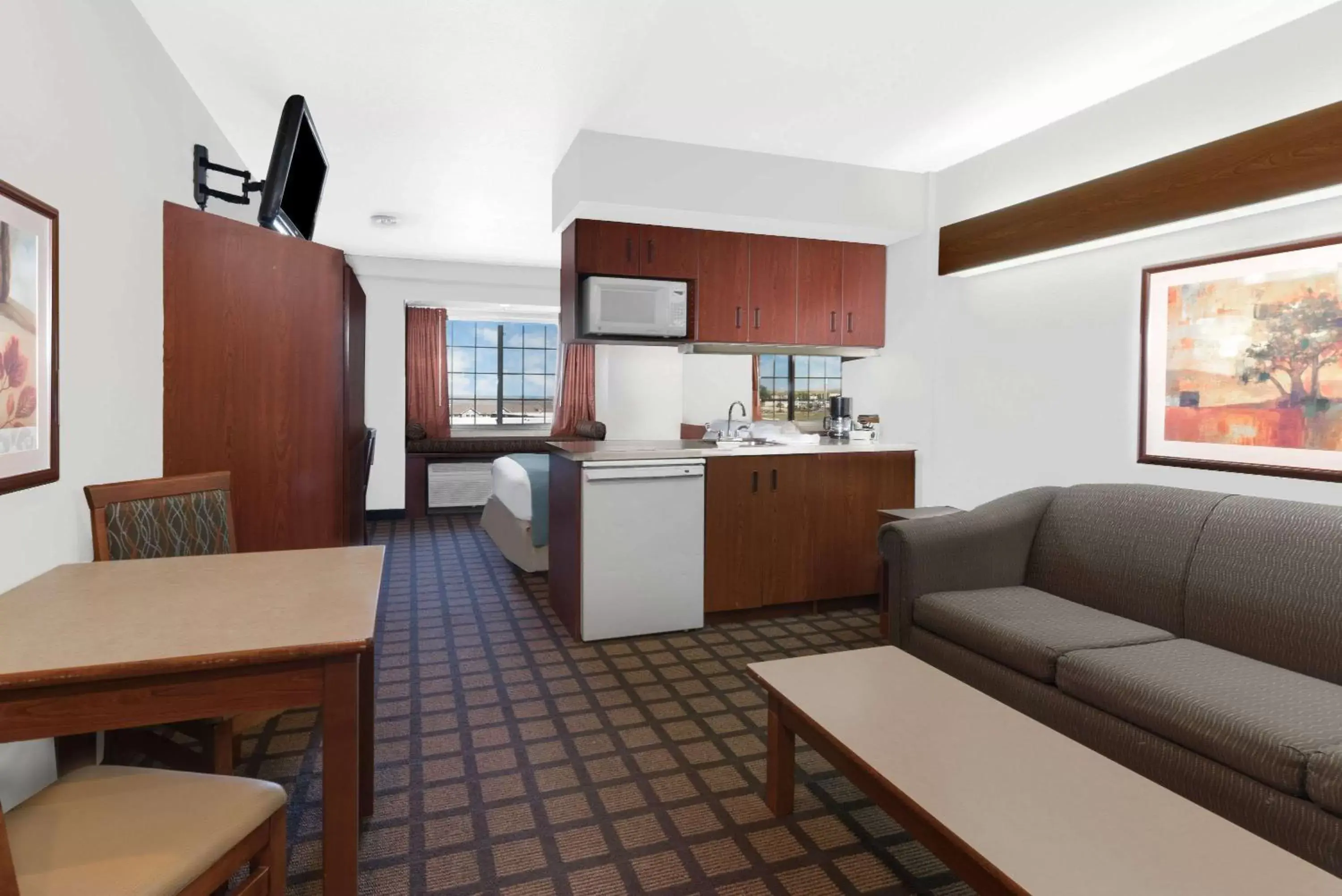 Photo of the whole room, Kitchen/Kitchenette in Microtel Inn & Suites by Wyndham Rapid City