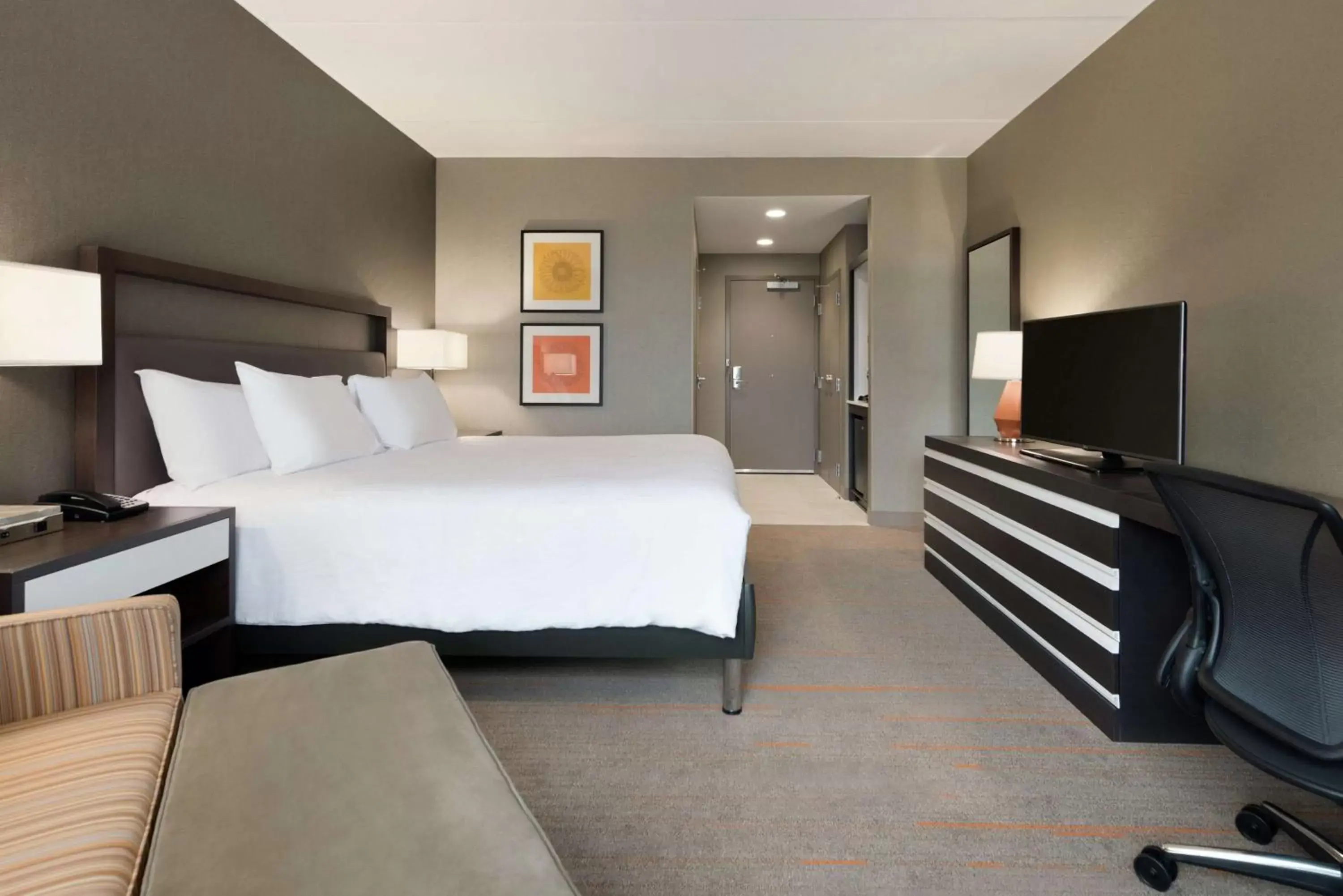 Bedroom, Bed in Hilton Garden Inn Rochester - University & Medical Center