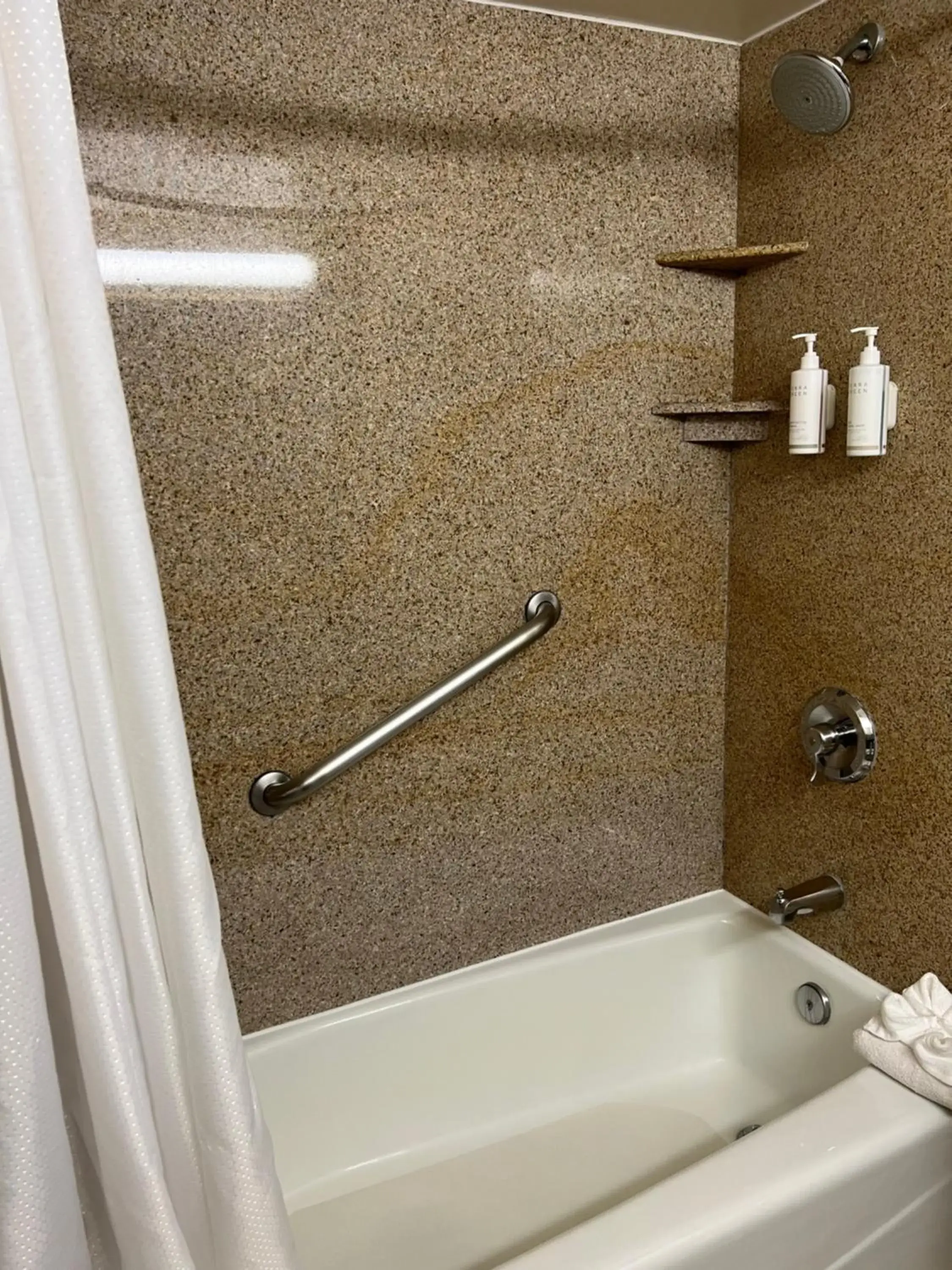 Shower, Bathroom in Hotel XOLA 