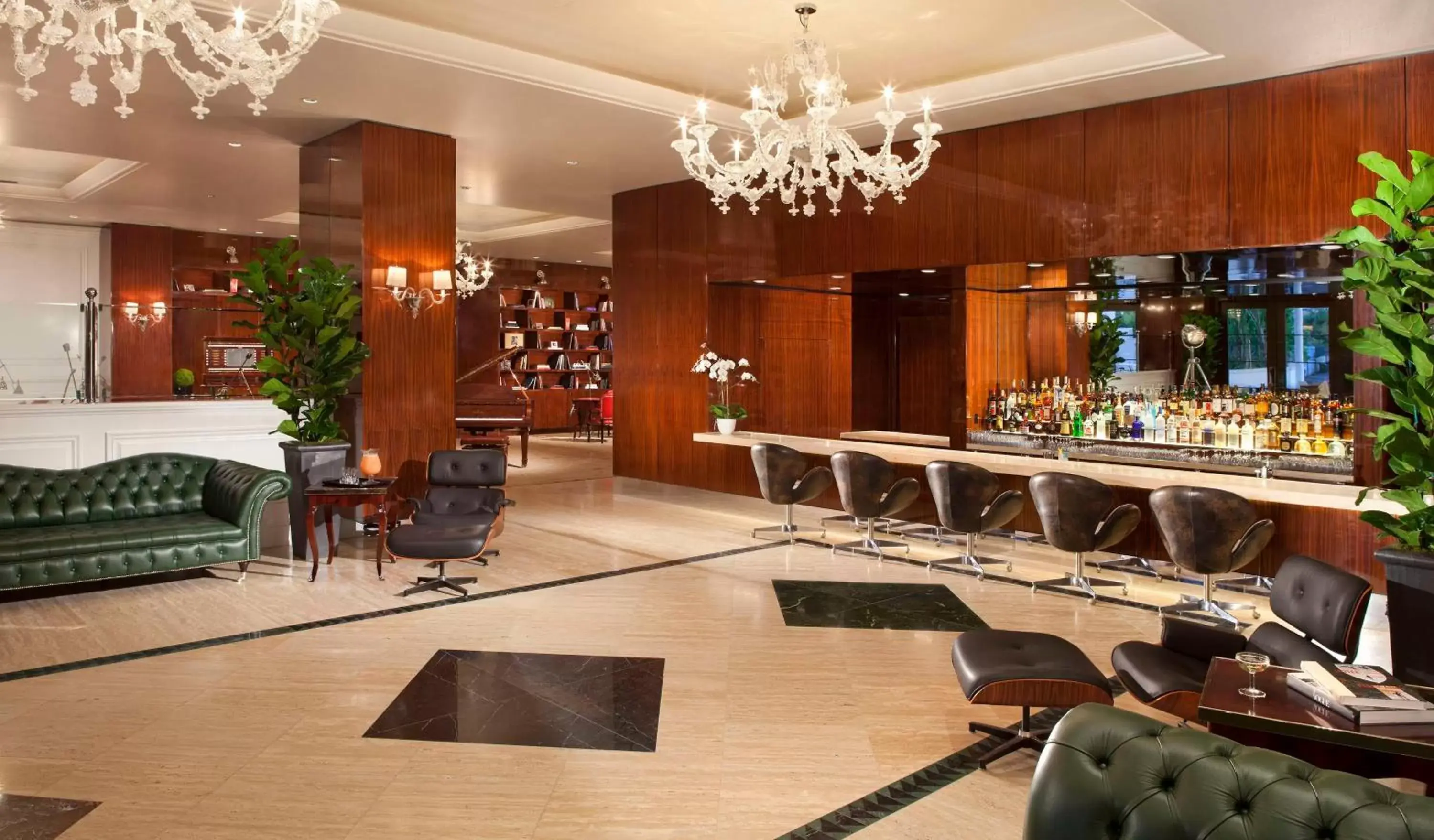Lounge or bar in Cameo Beverly Hills