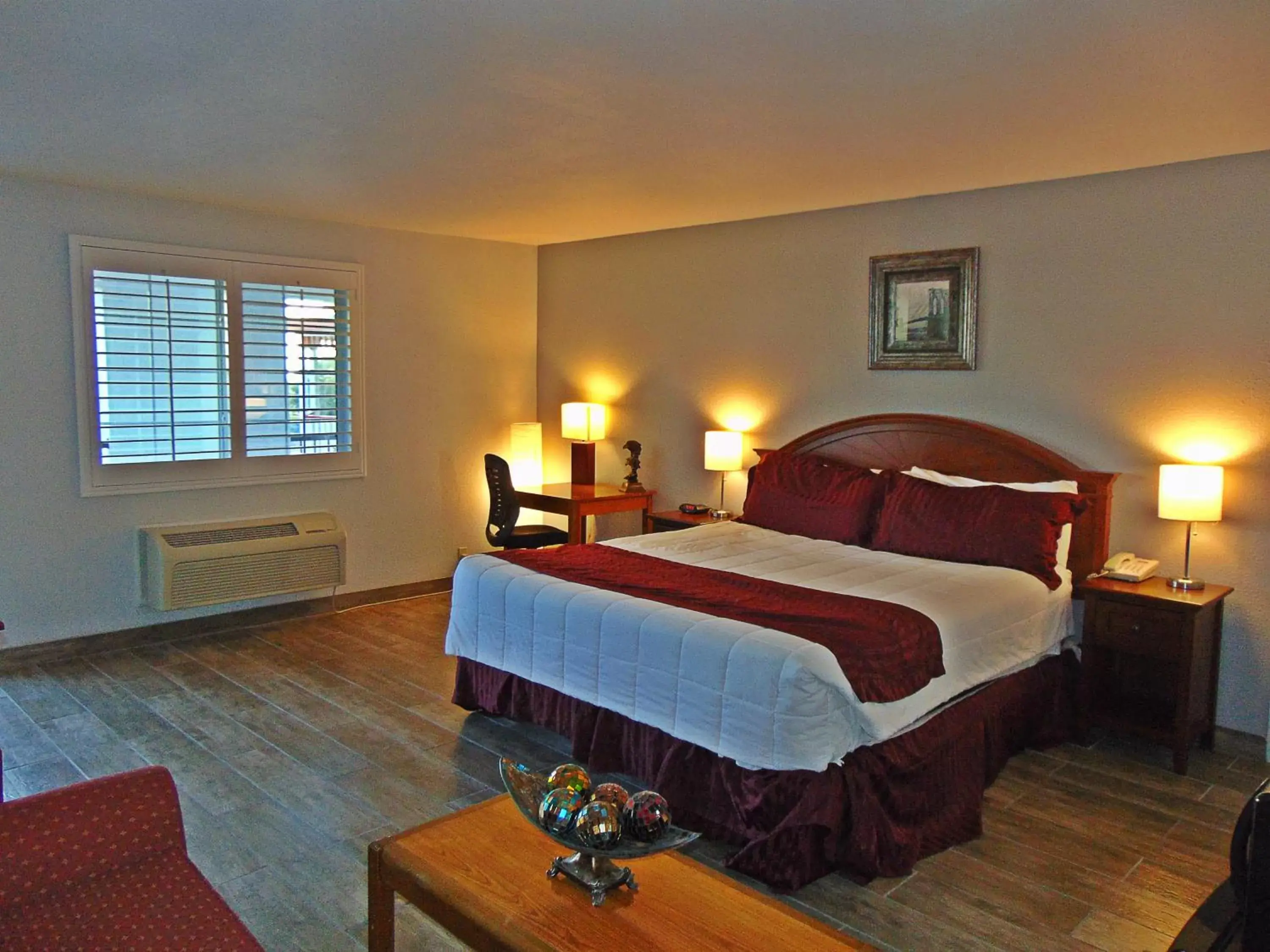 Photo of the whole room, Bed in Ramada by Wyndham Kingman