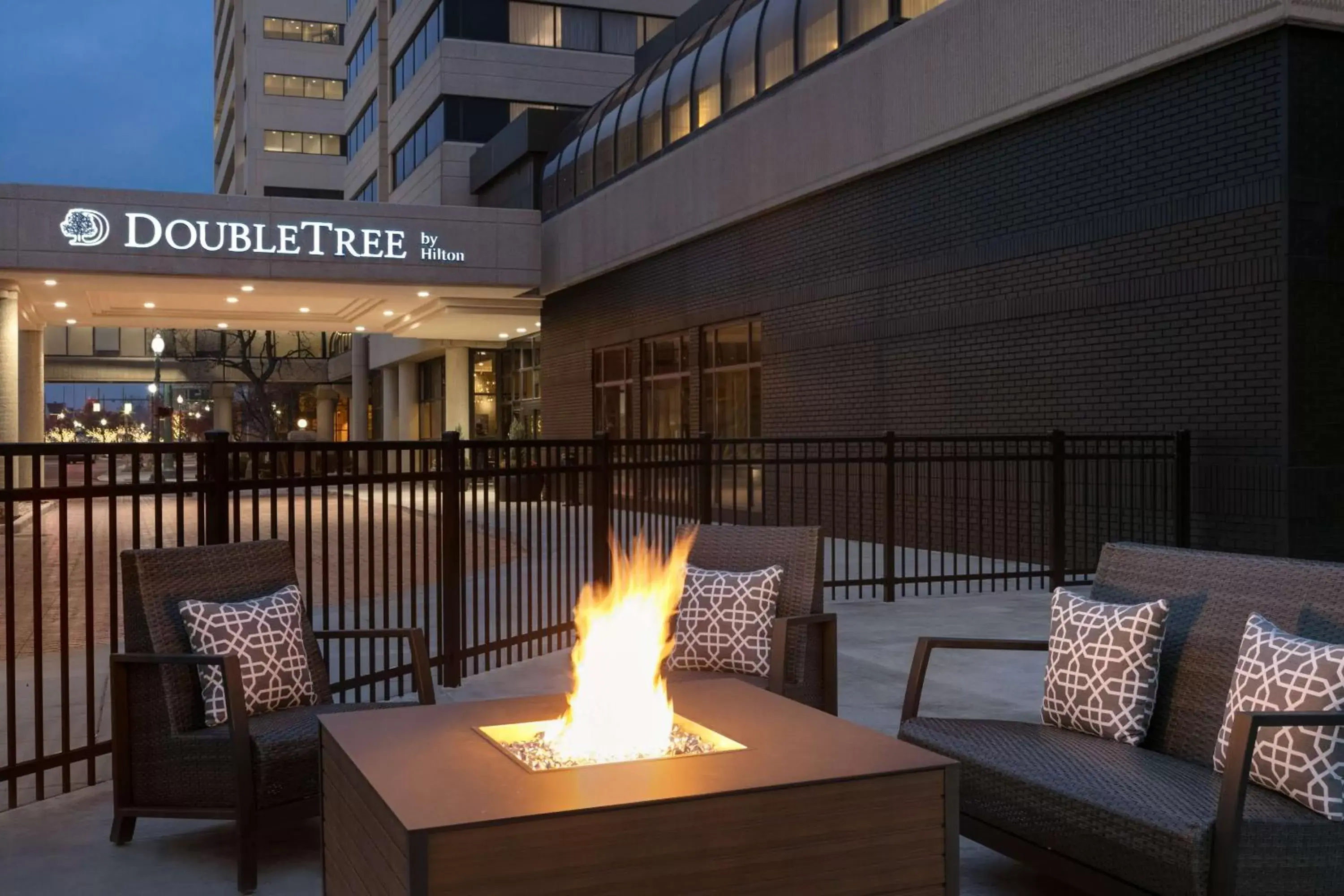 Restaurant/places to eat in DoubleTree by Hilton Canton Downtown