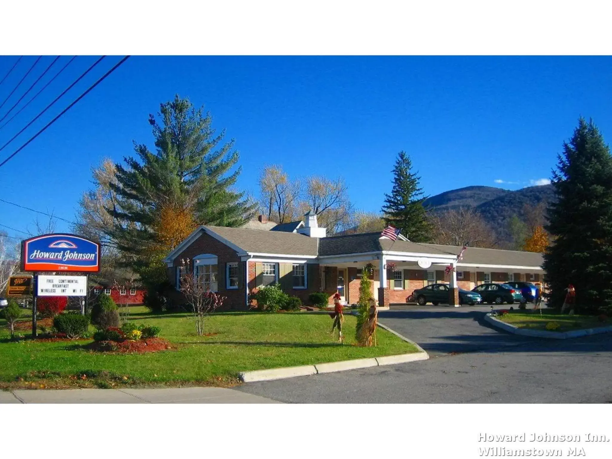 Property building in Howard Johnson by Wyndham Williamstown Property building in Howard Johnson by Wyndham Williamstown