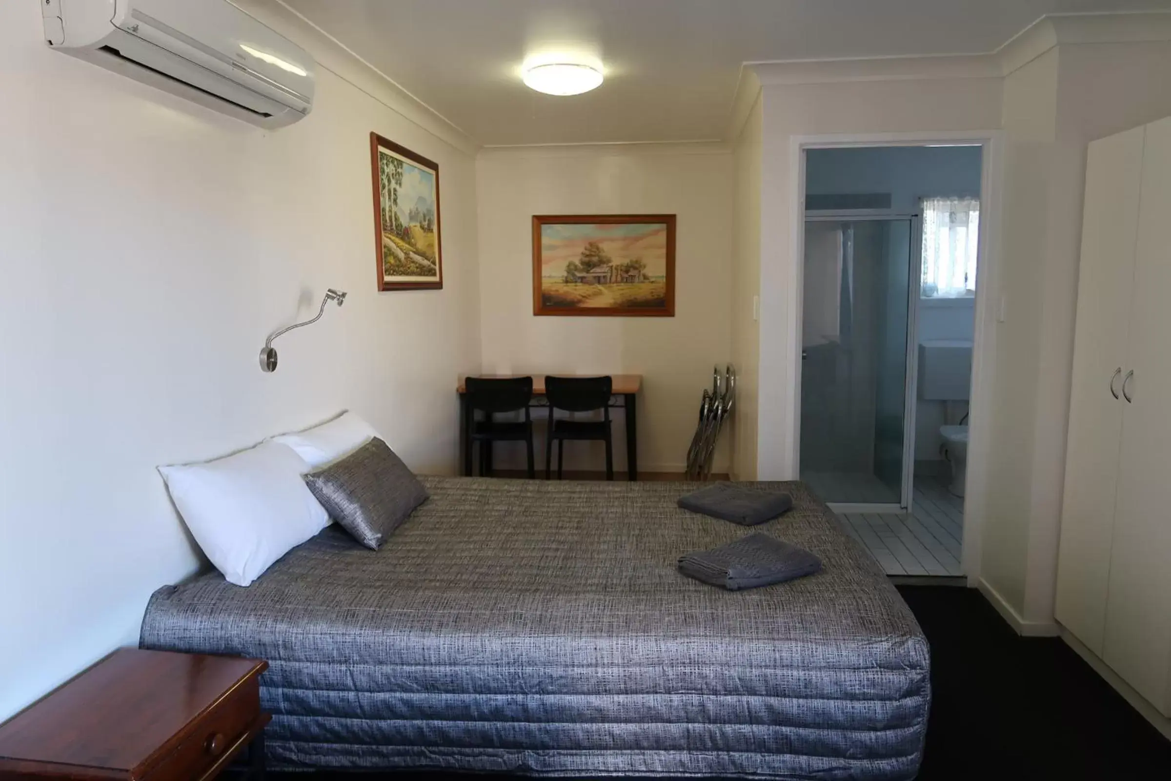 Bed in Charleville Waltzing Matilda Motor Inn