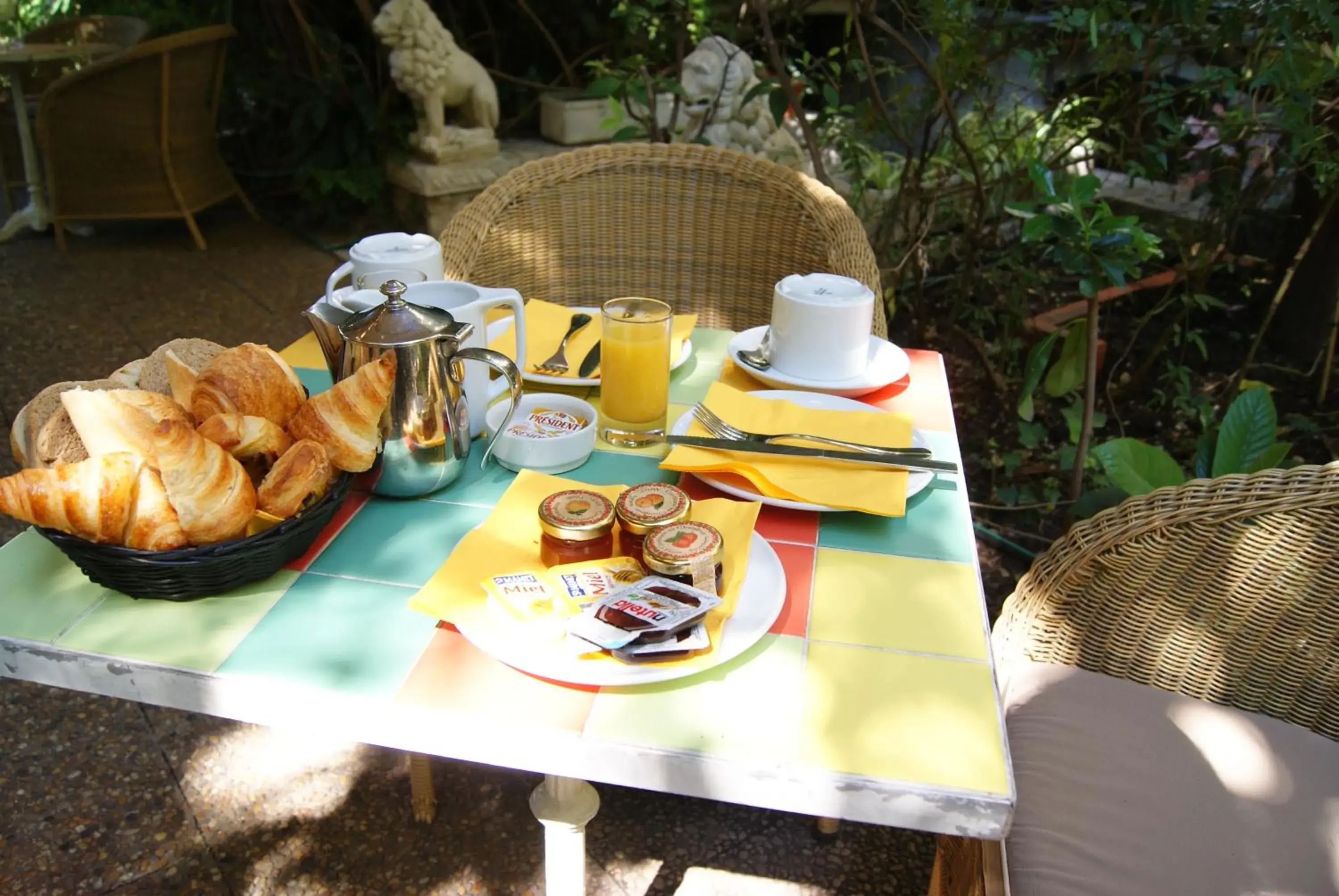 Breakfast in Le Windsor, Jungle Art Hotel