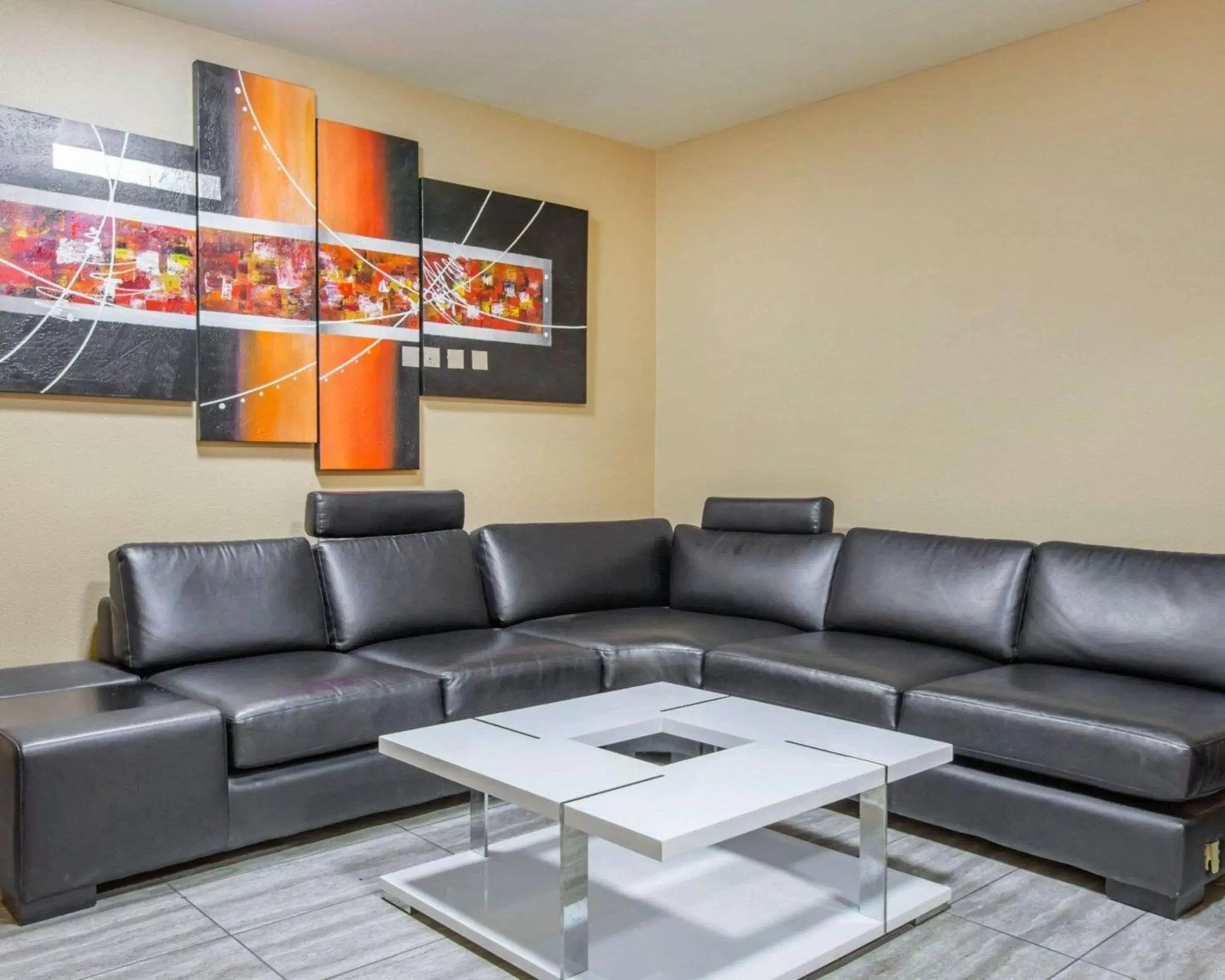 Lobby or reception, Seating Area in Quality Inn near Mammoth Mountain Ski Resort