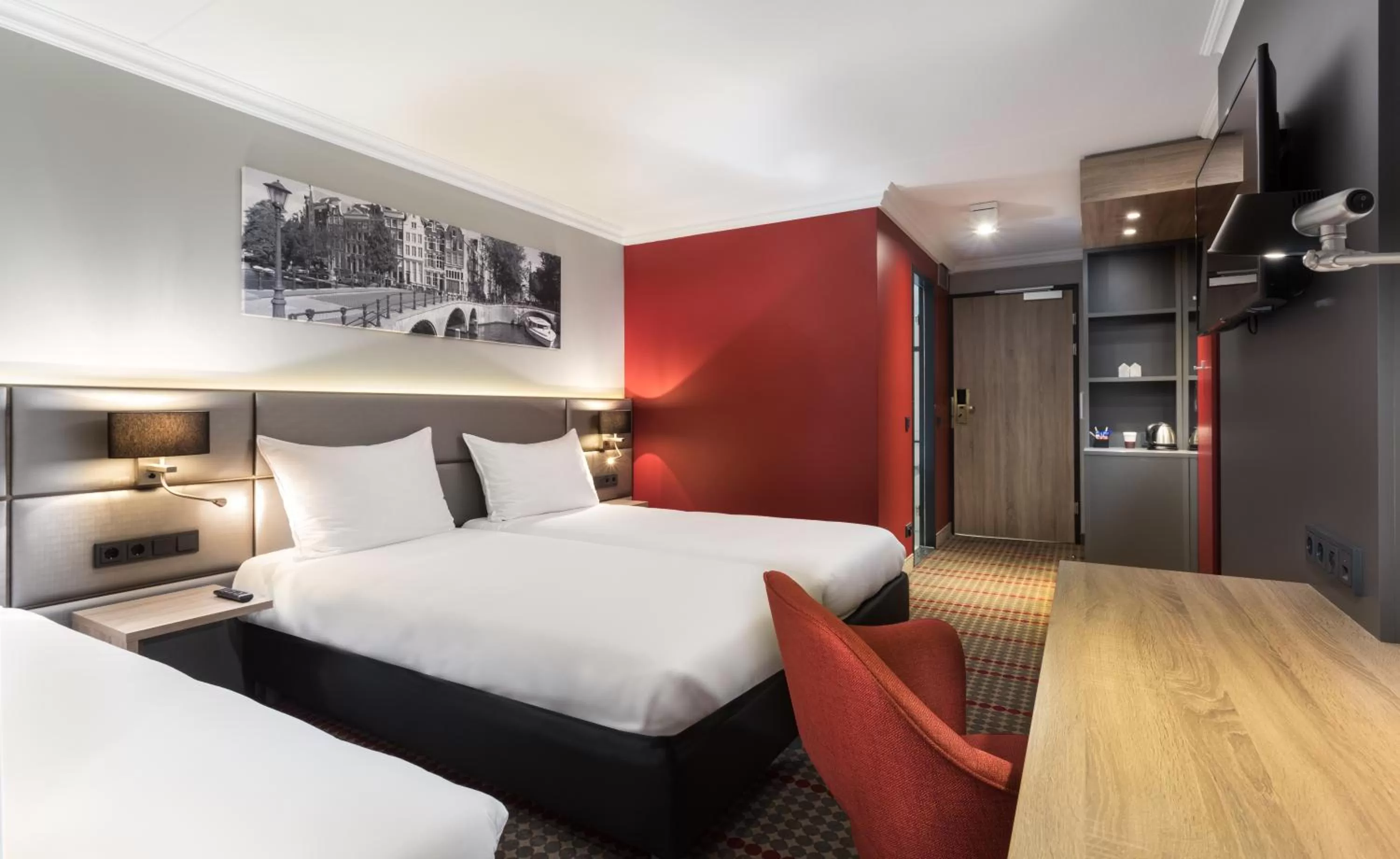 Bedroom, Bed in Ramada by Wyndham Amsterdam Airport Schiphol