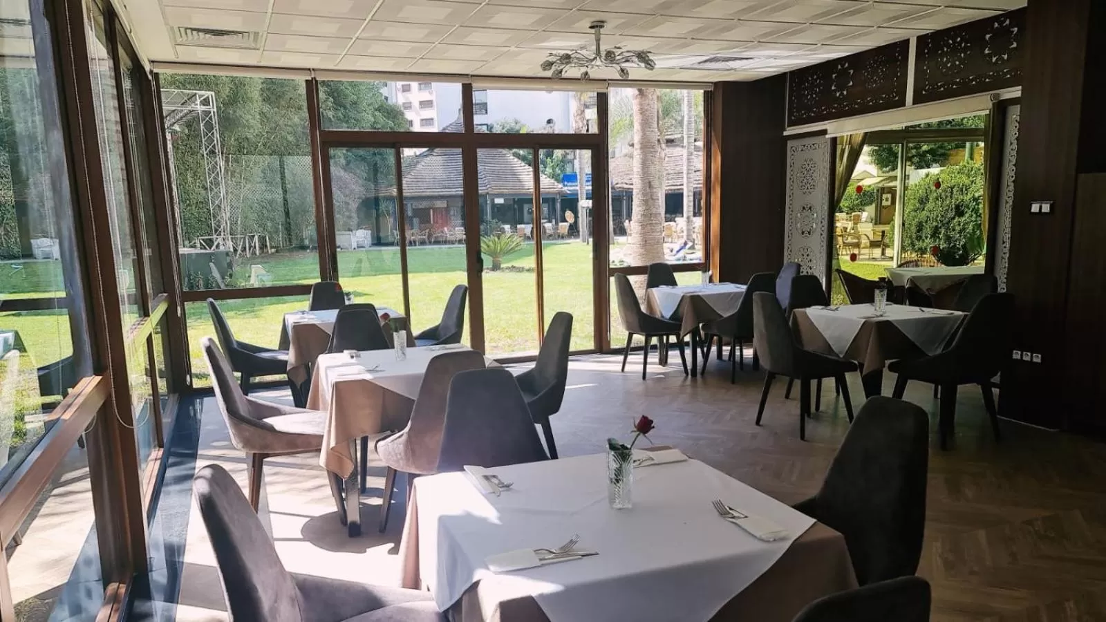 Restaurant/places to eat in El Oumnia Puerto & Spa