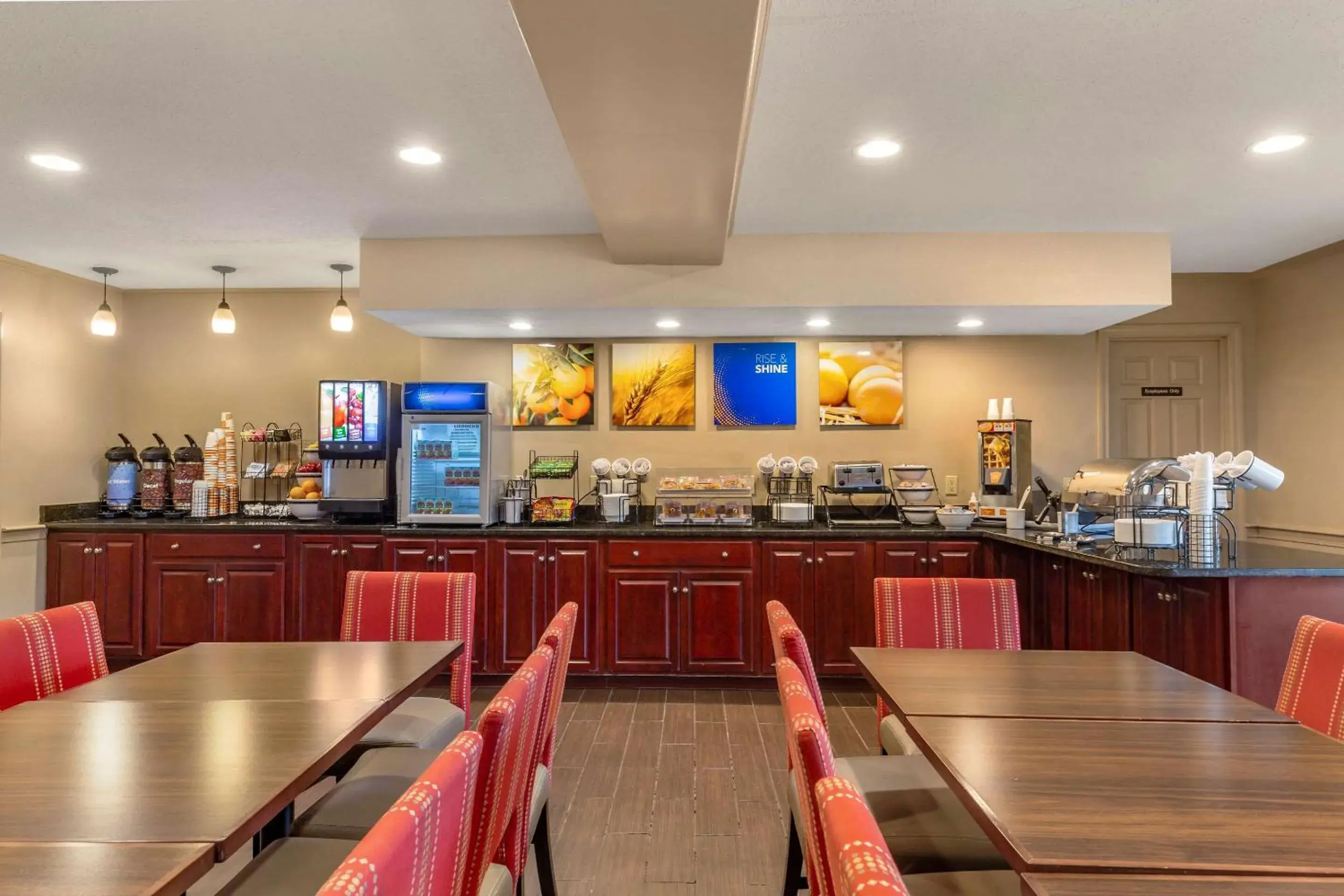 Restaurant/Places to Eat in Comfort Inn Foxboro - Mansfield