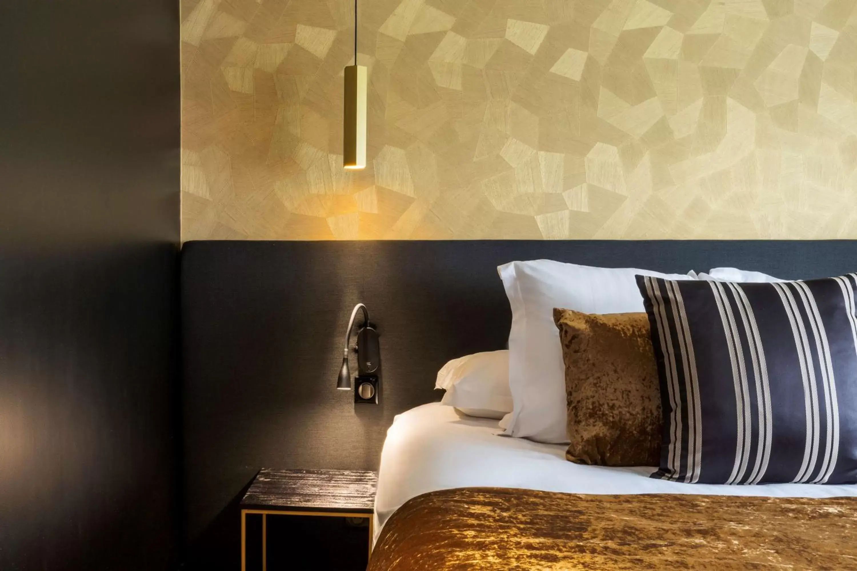 Photo of the whole room, Bed in Best Western L'Aquarium Arras Nord Photo of the whole room, Bed in Best Western L'Aquarium Arras Nord