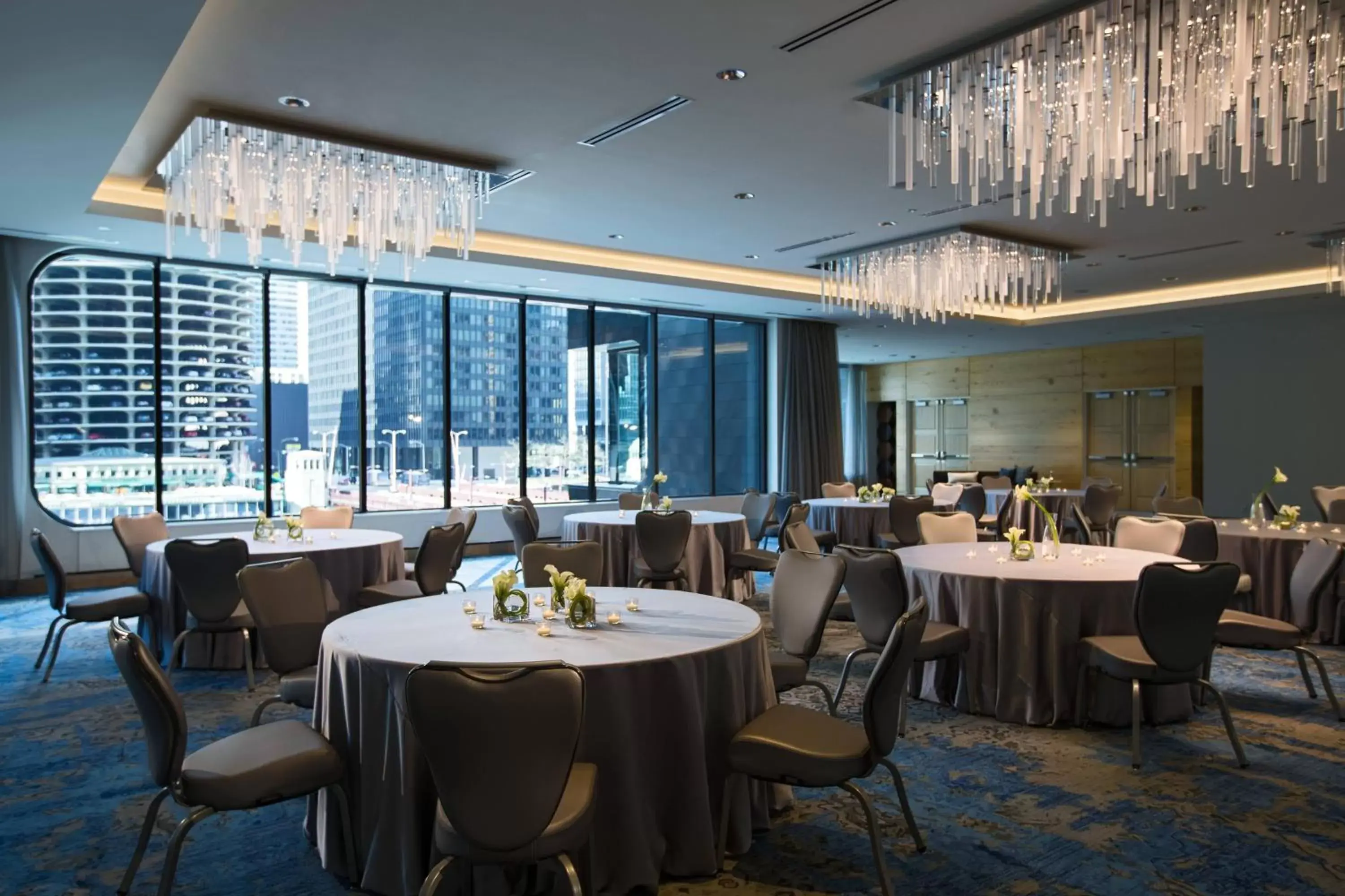 Meeting/conference room, Restaurant/Places to Eat in Renaissance Chicago Downtown Hotel