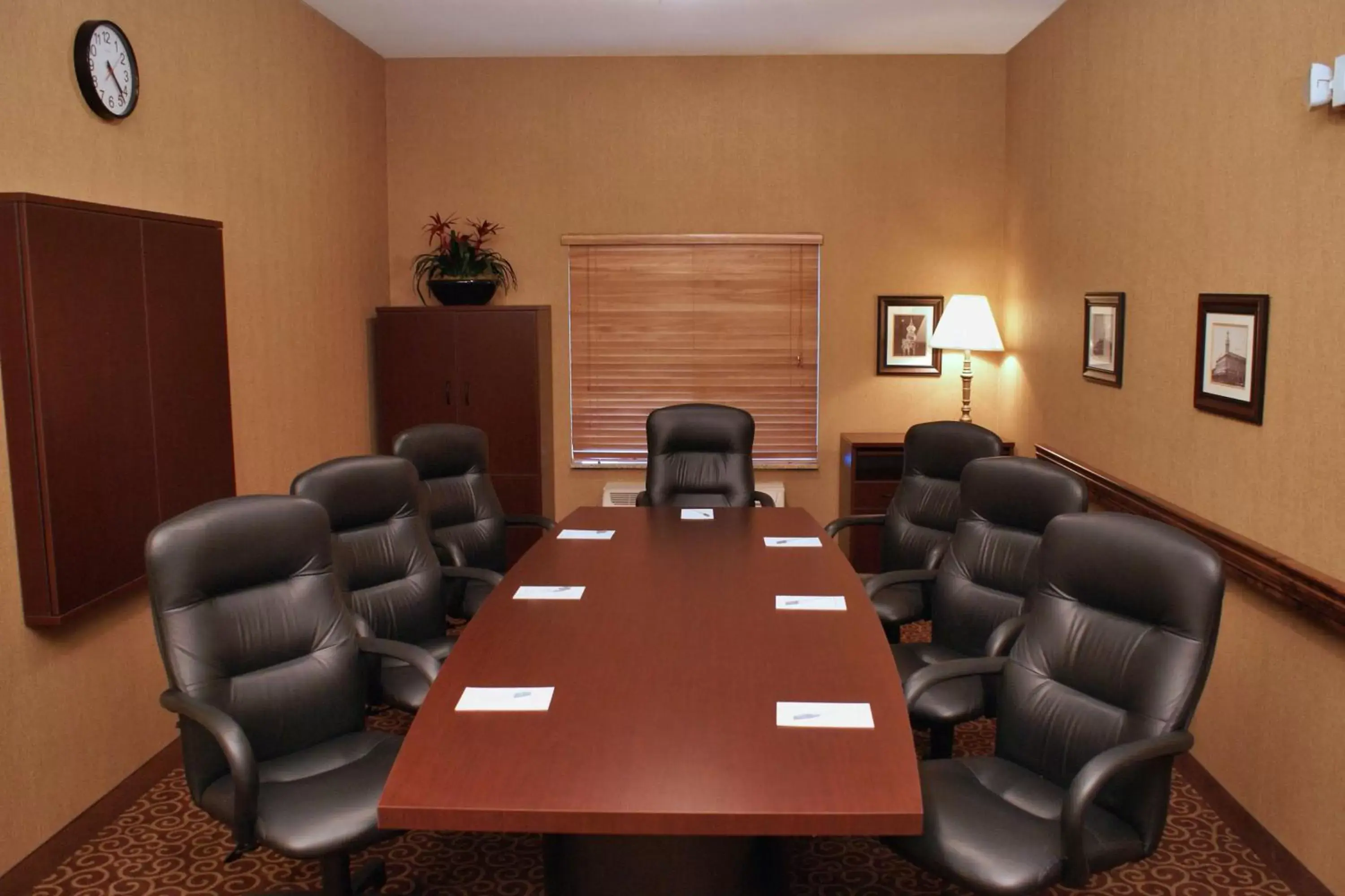 Meeting/conference room in Hampton Inn & Suites Red Bluff
