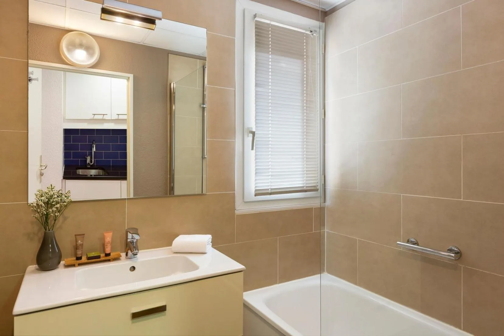 Shower in Citadines Croisette Cannes