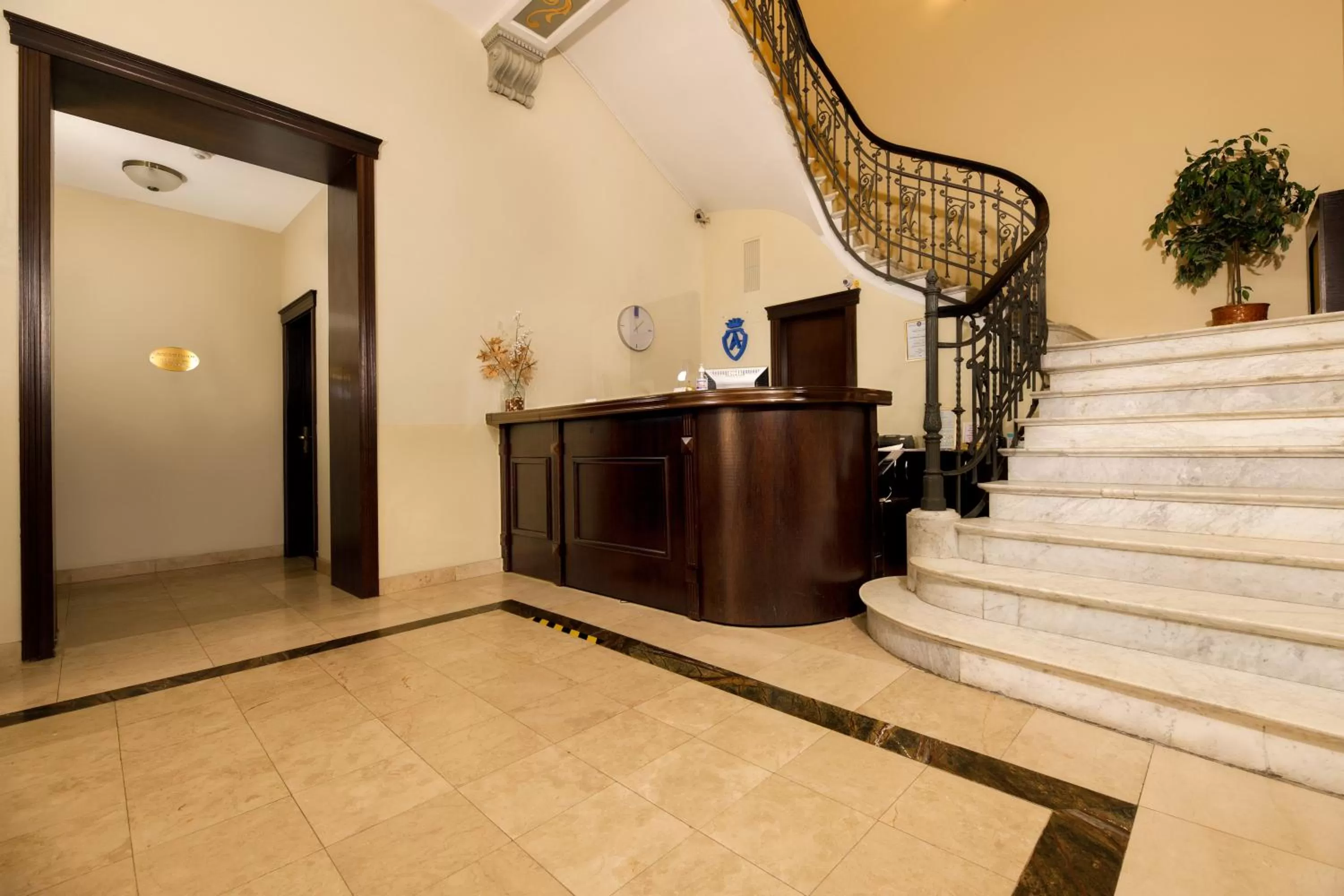 Lobby or reception in Atrium Hotel Ateneu City Center