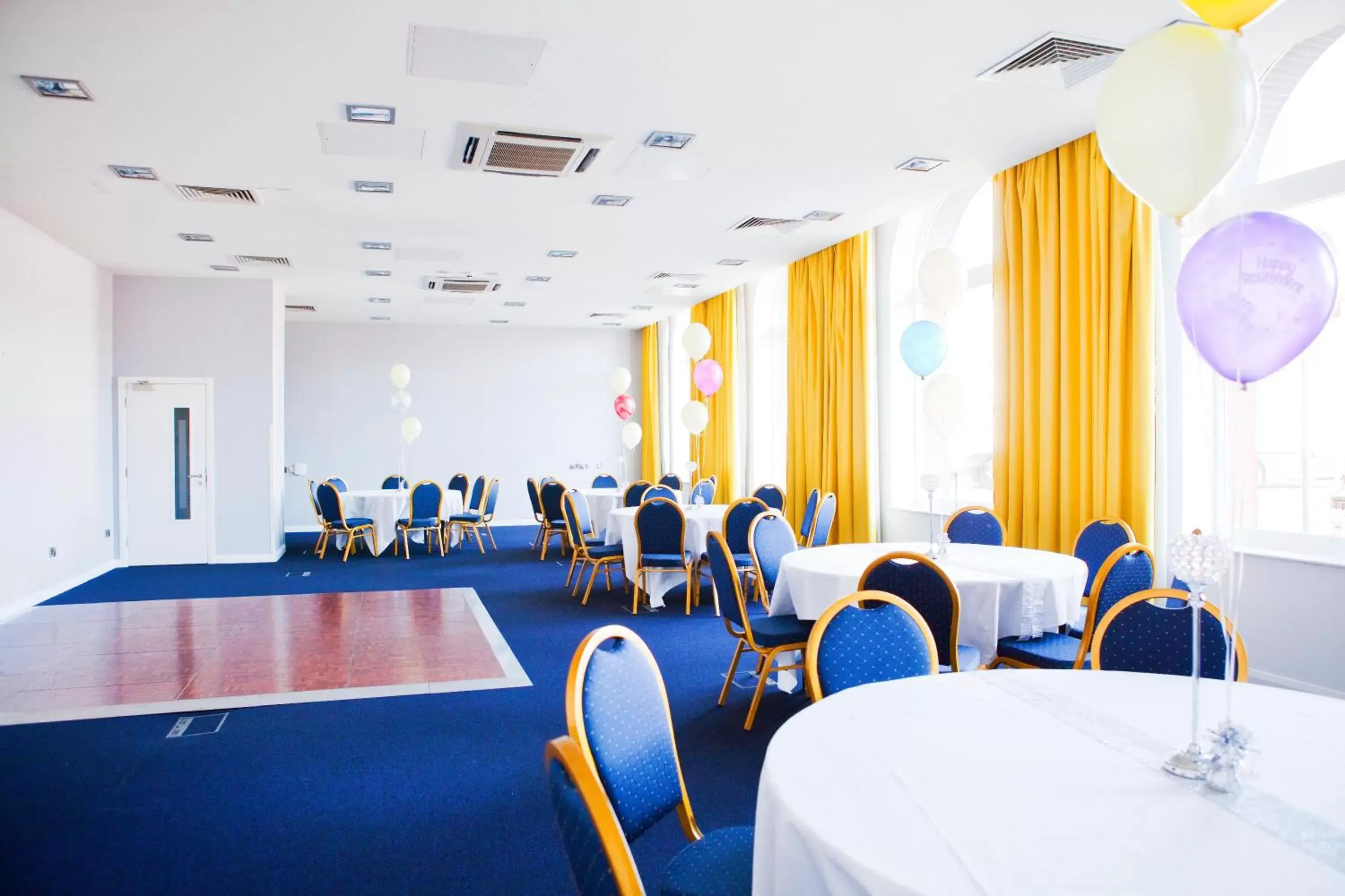 Business facilities, Restaurant/Places to Eat in Ramada by Wyndham Belfast