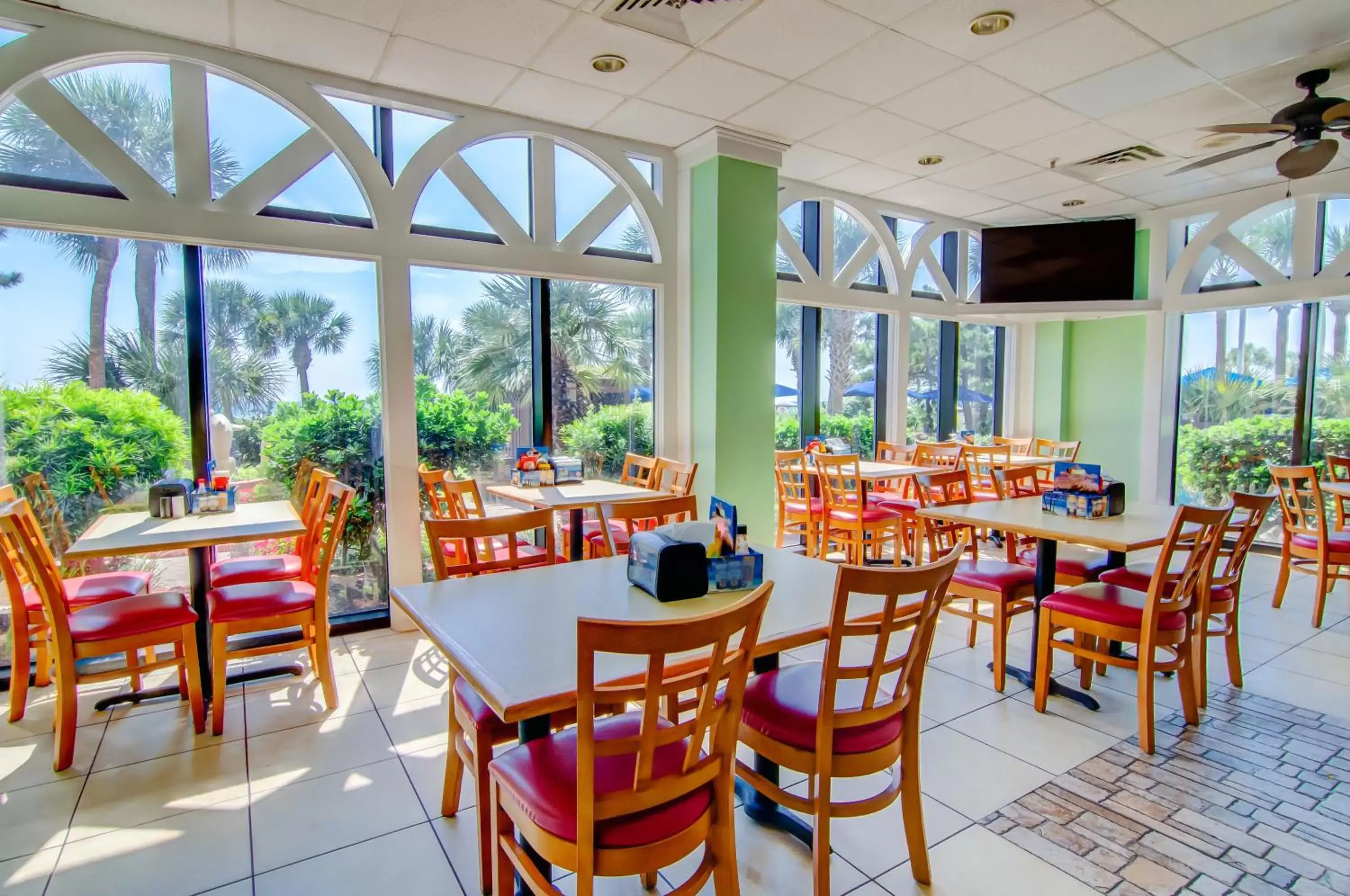 Restaurant/Places to Eat in Beach Colony Resort