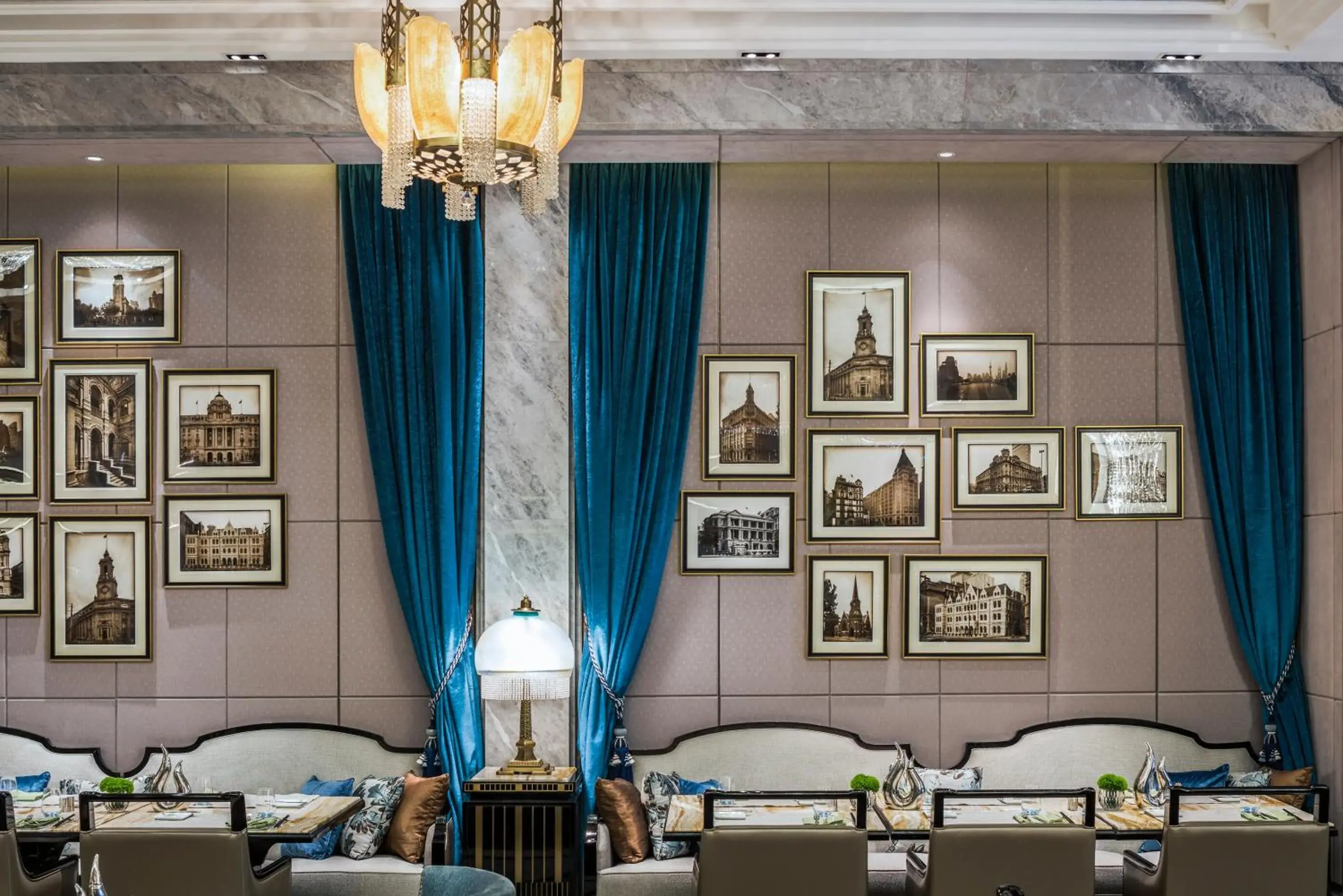 Dining area, Lobby/Reception in Wanda Reign on the Bund