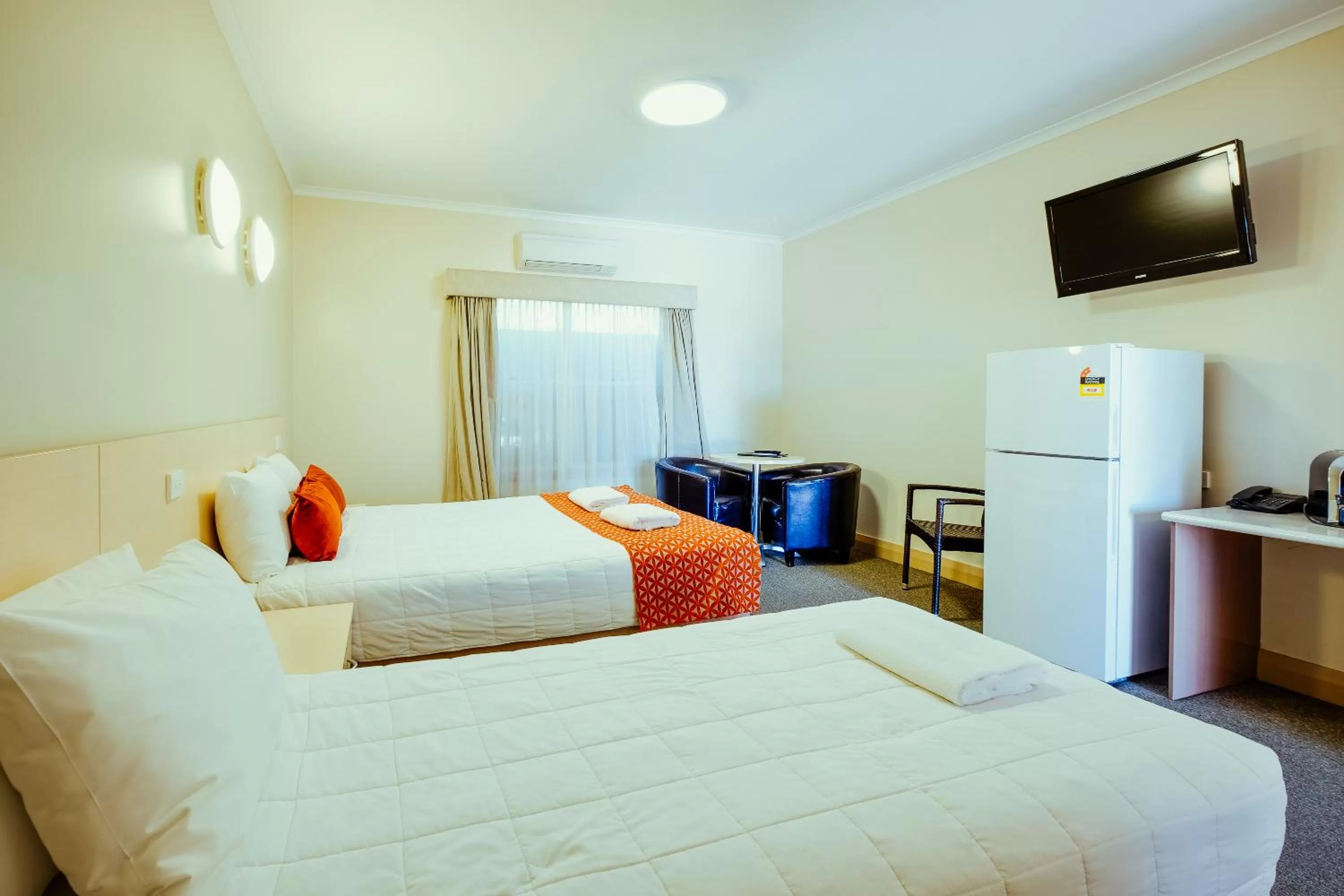 Bed in Club Motor Inn