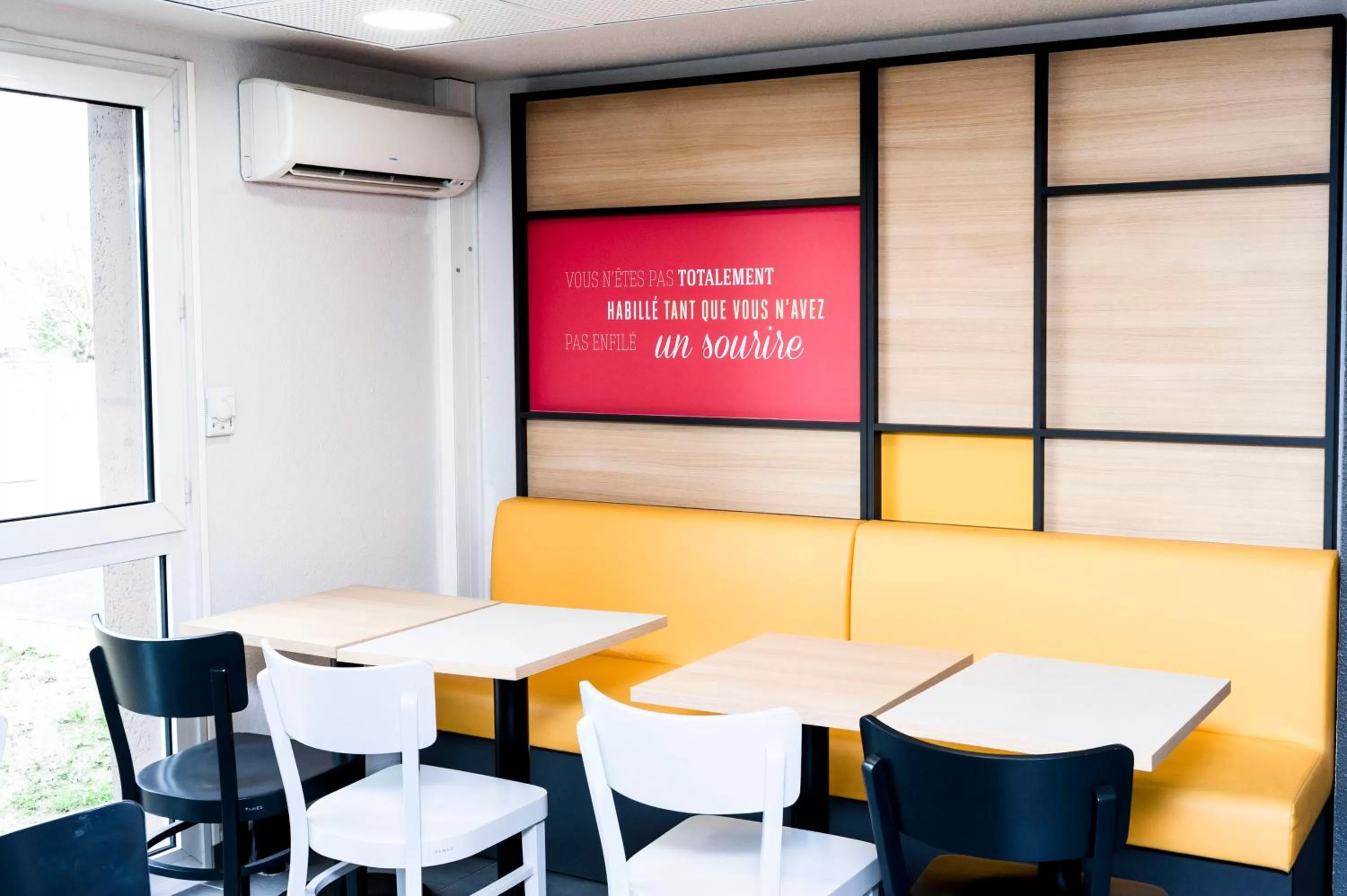 Buffet breakfast in B&B HOTEL Chalon-Sur-Saone Sud