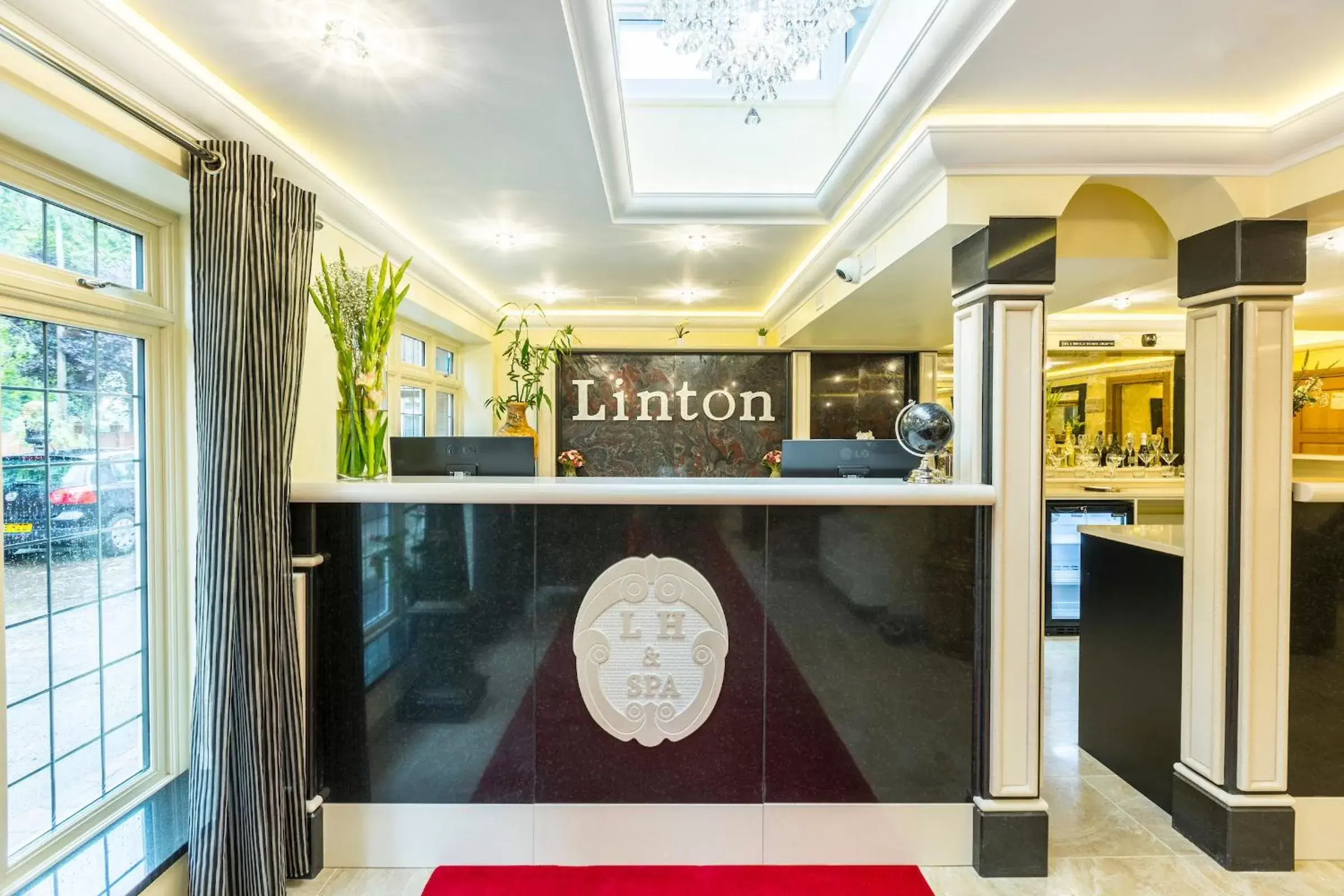 Lobby or reception, Lobby/Reception in Linton Hotel Luton