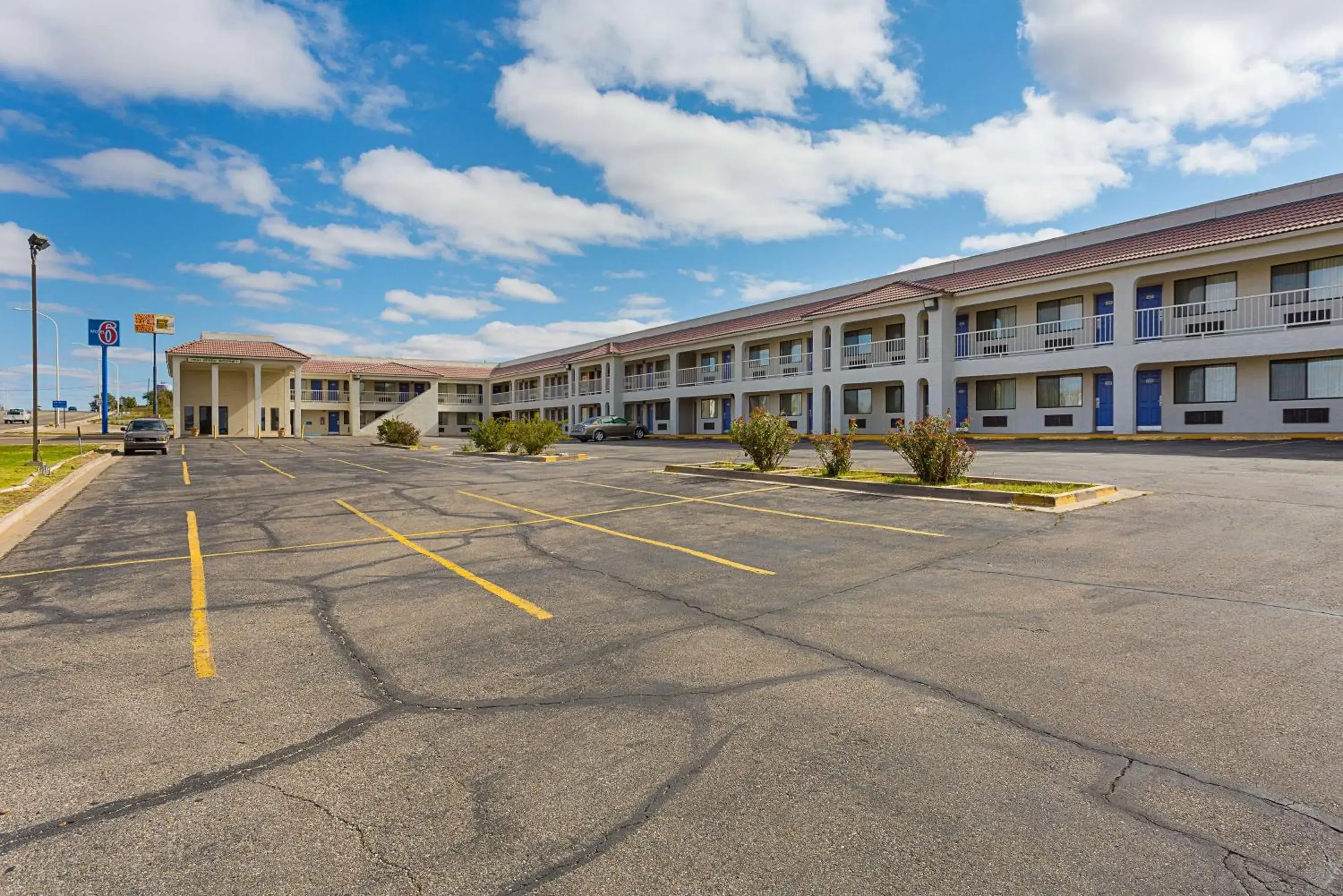 Property Building in Rodeway Inn