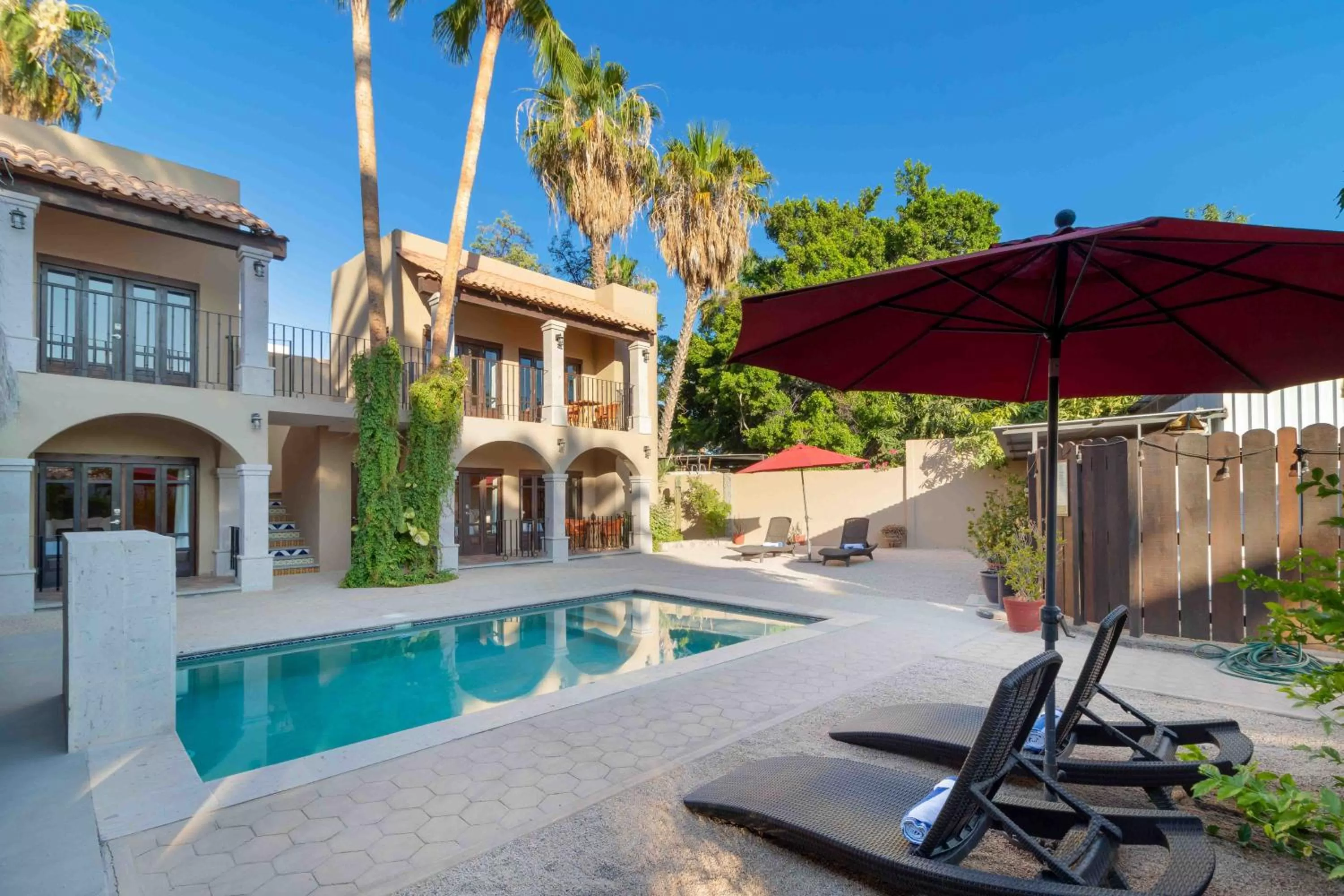 Swimming Pool in Hotel 1697 Loreto