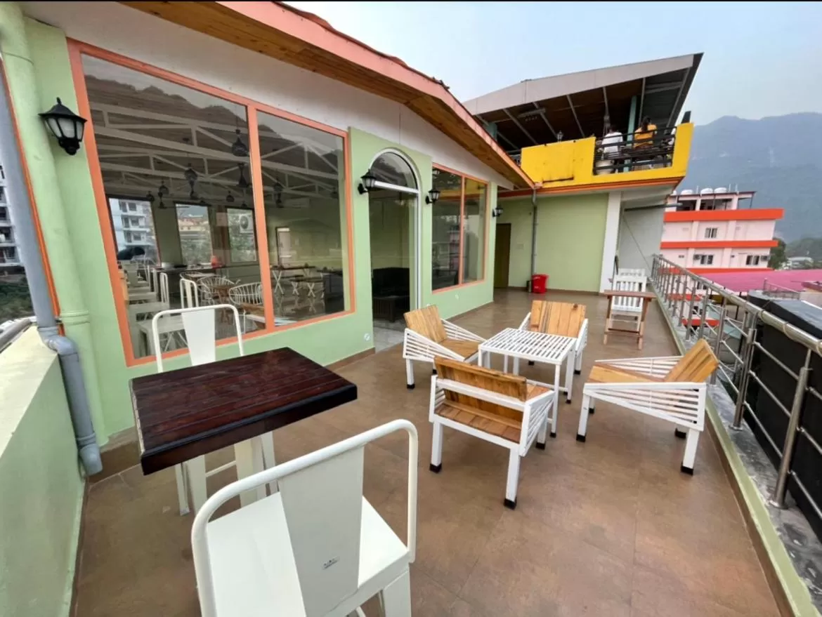 Restaurant/places to eat, Balcony/Terrace in Tapasthali by Meera Hotels